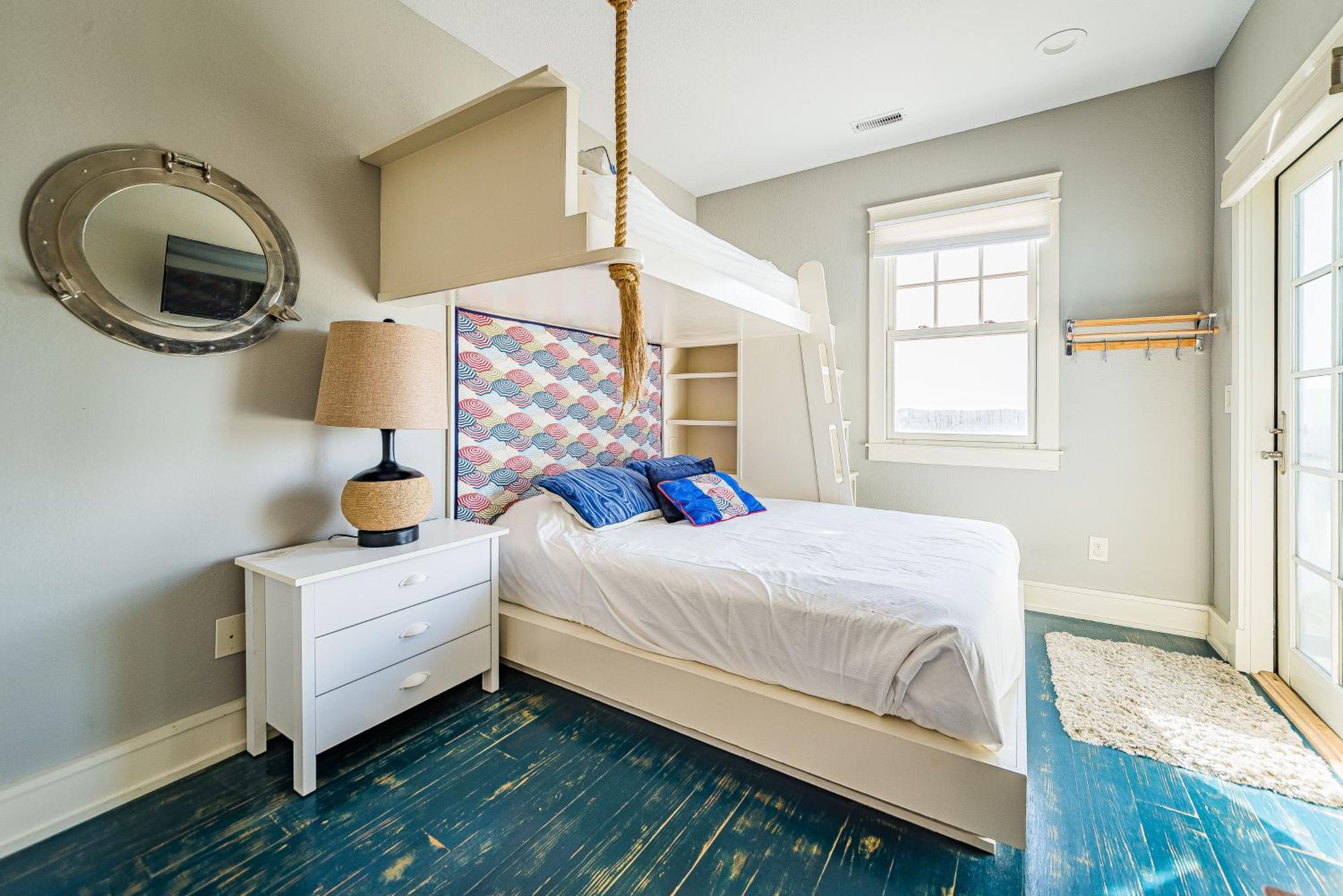 Outside-In - S Nags Head MP 18.5, Luxury Oceanfront, Elevator, Pool, Cabana, Home Theatre, Pets OK