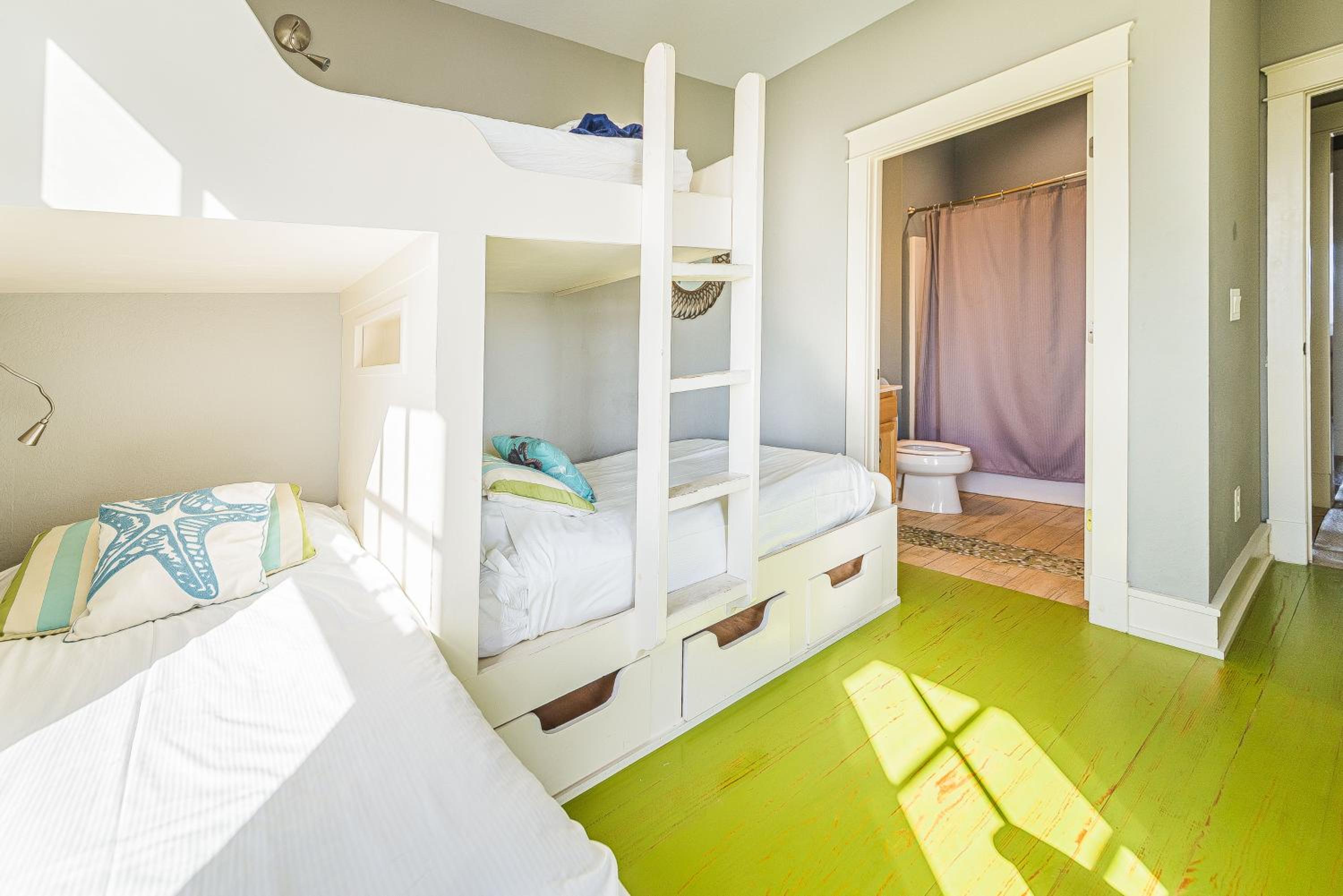 Outside-In - S Nags Head MP 18.5, Luxury Oceanfront, Elevator, Pool, Cabana, Home Theatre, Pets OK
