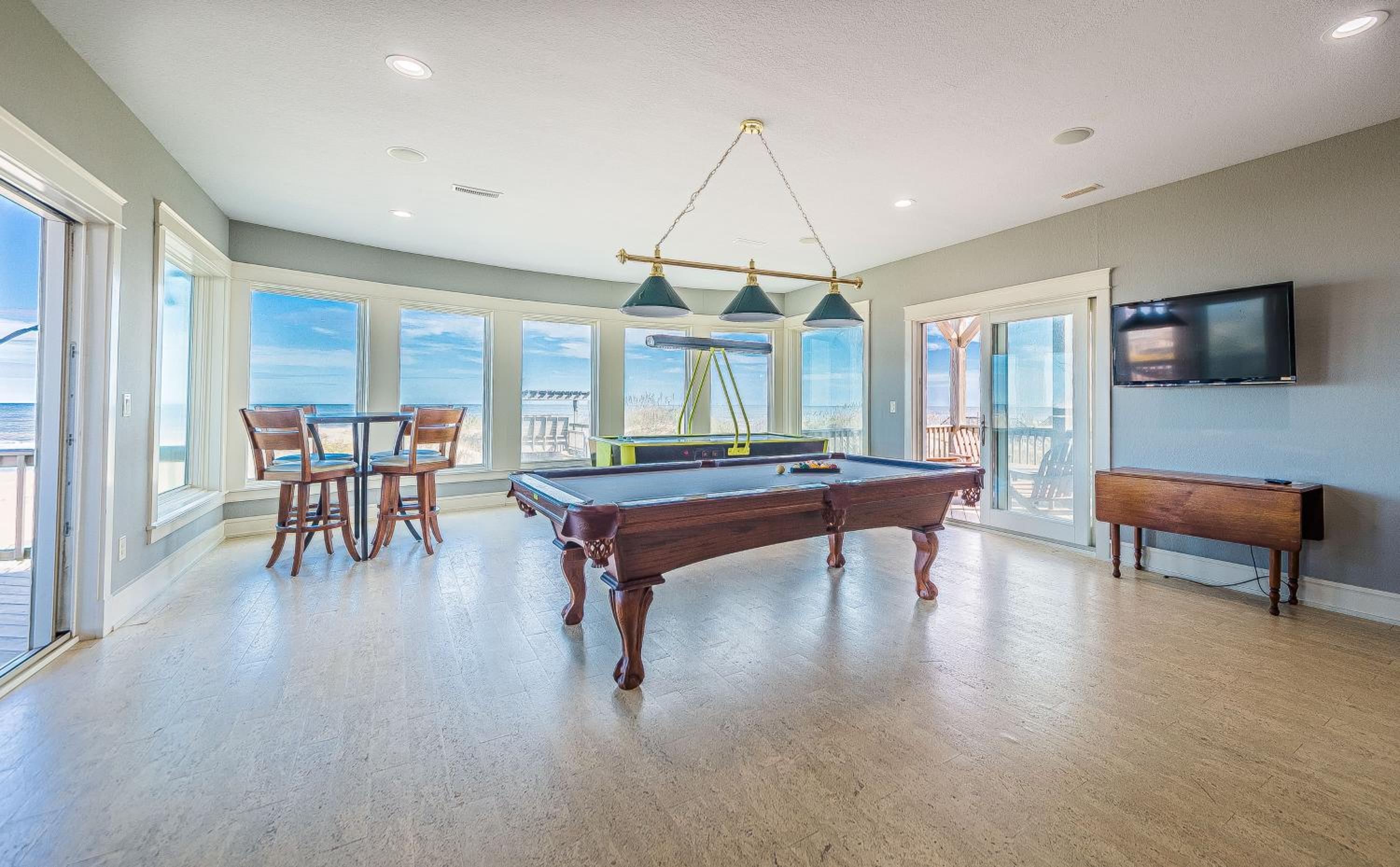 Outside-In - S Nags Head MP 18.5, Luxury Oceanfront, Elevator, Pool, Cabana, Home Theatre, Pets OK