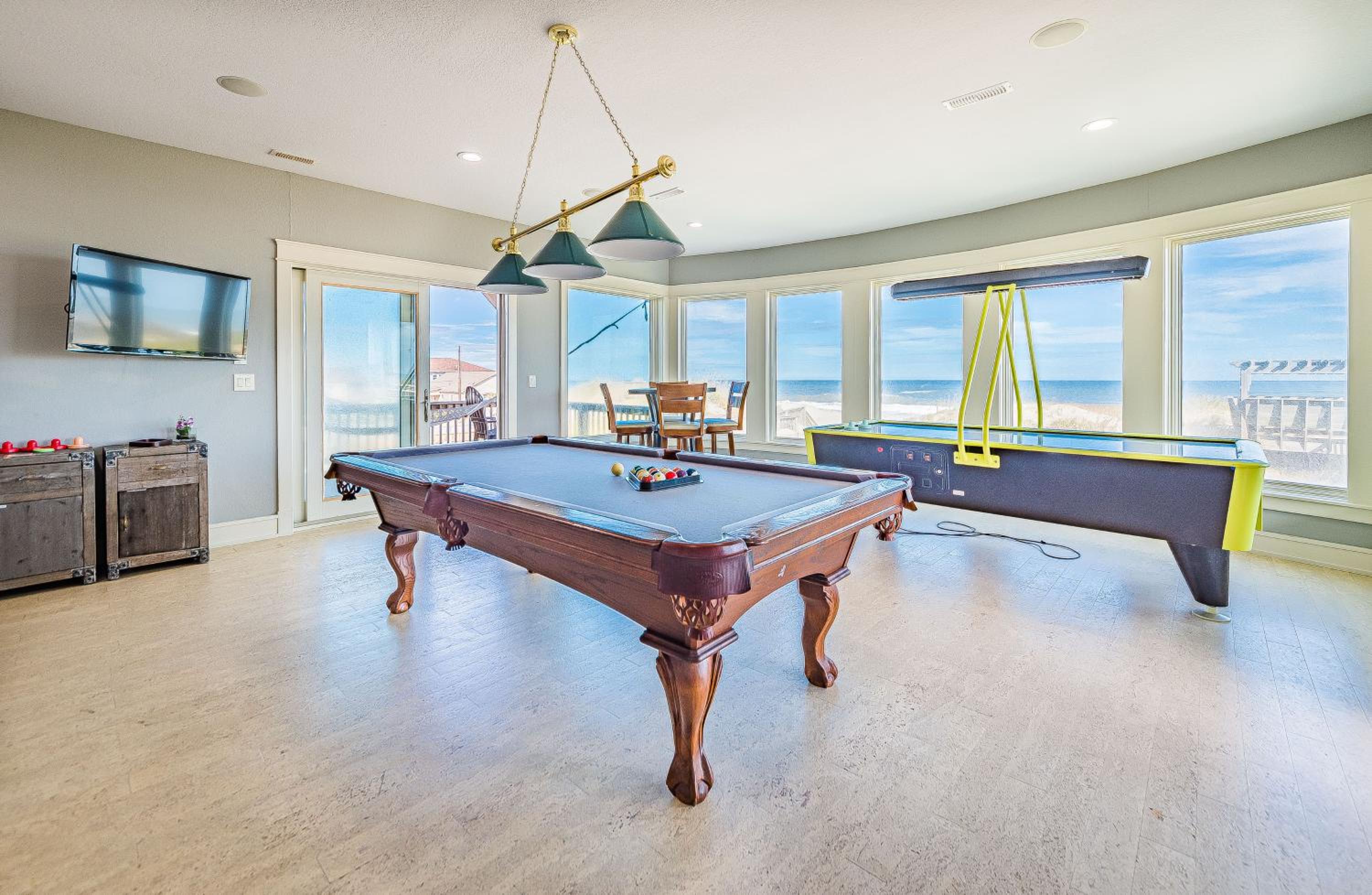 Outside-In - S Nags Head MP 18.5, Luxury Oceanfront, Elevator, Pool, Cabana, Home Theatre, Pets OK