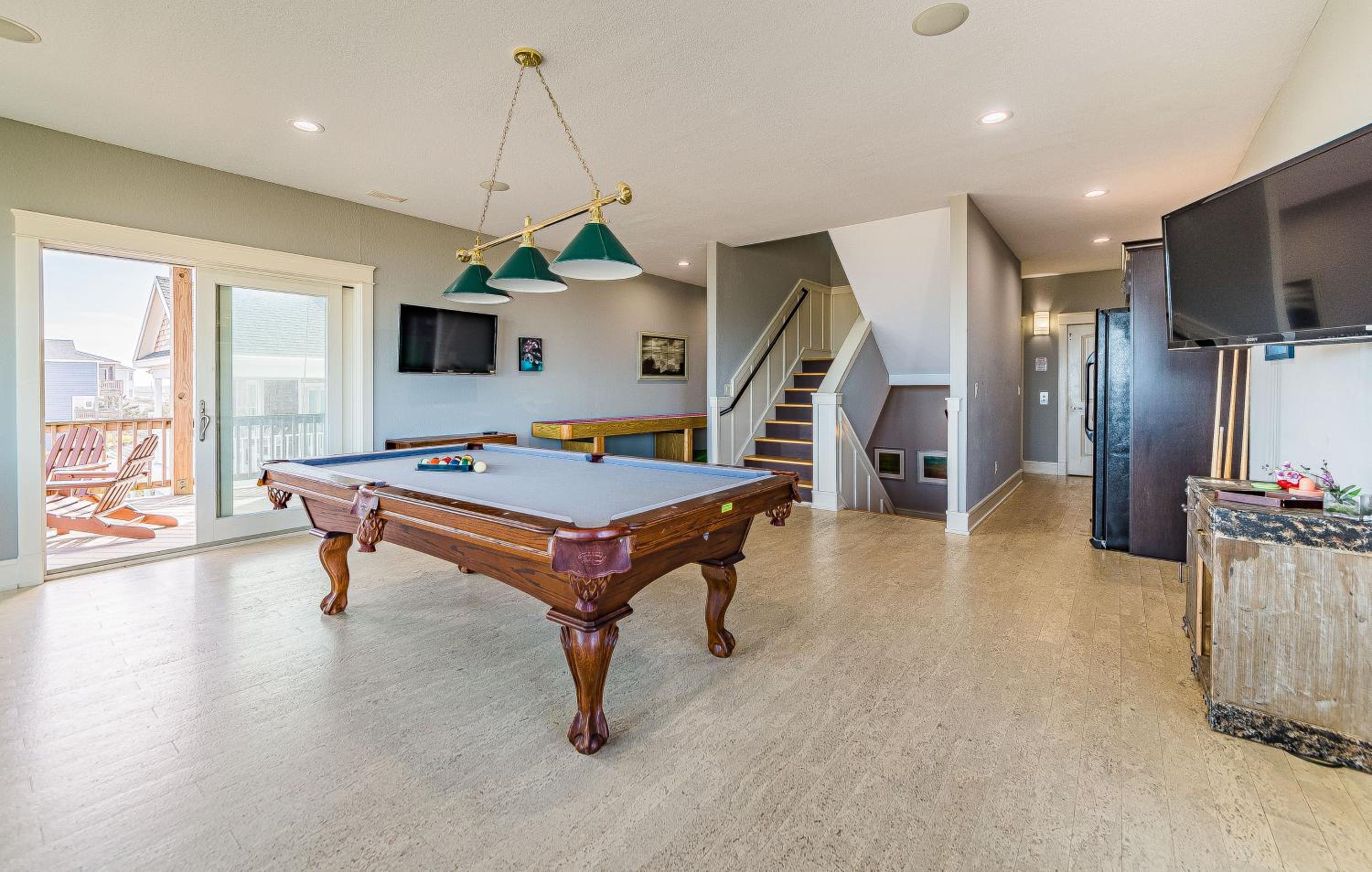 Outside-In - S Nags Head MP 18.5, Luxury Oceanfront, Elevator, Pool, Cabana, Home Theatre, Pets OK
