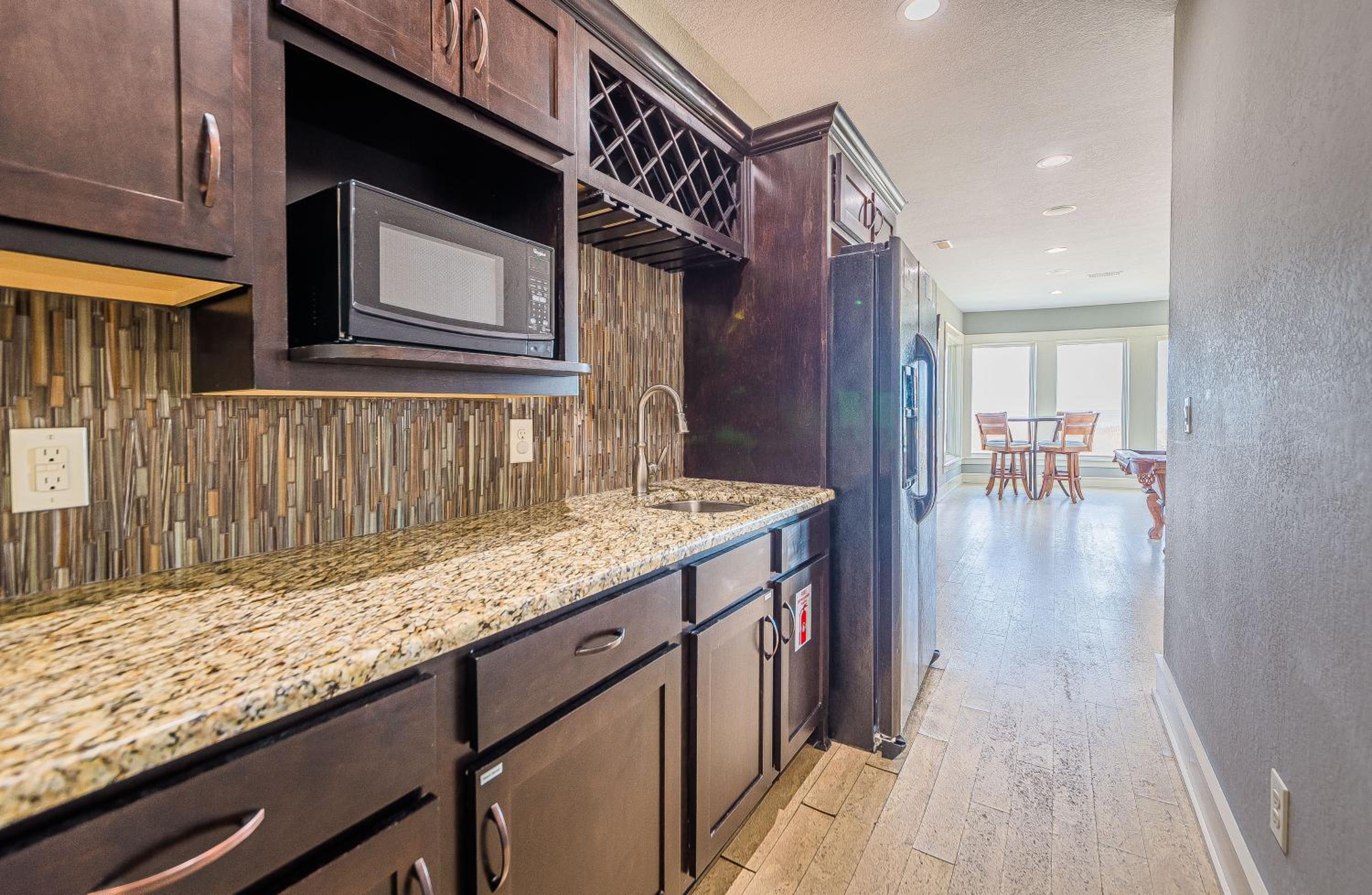 Outside-In - S Nags Head MP 18.5, Luxury Oceanfront, Elevator, Pool, Cabana, Home Theatre, Pets OK