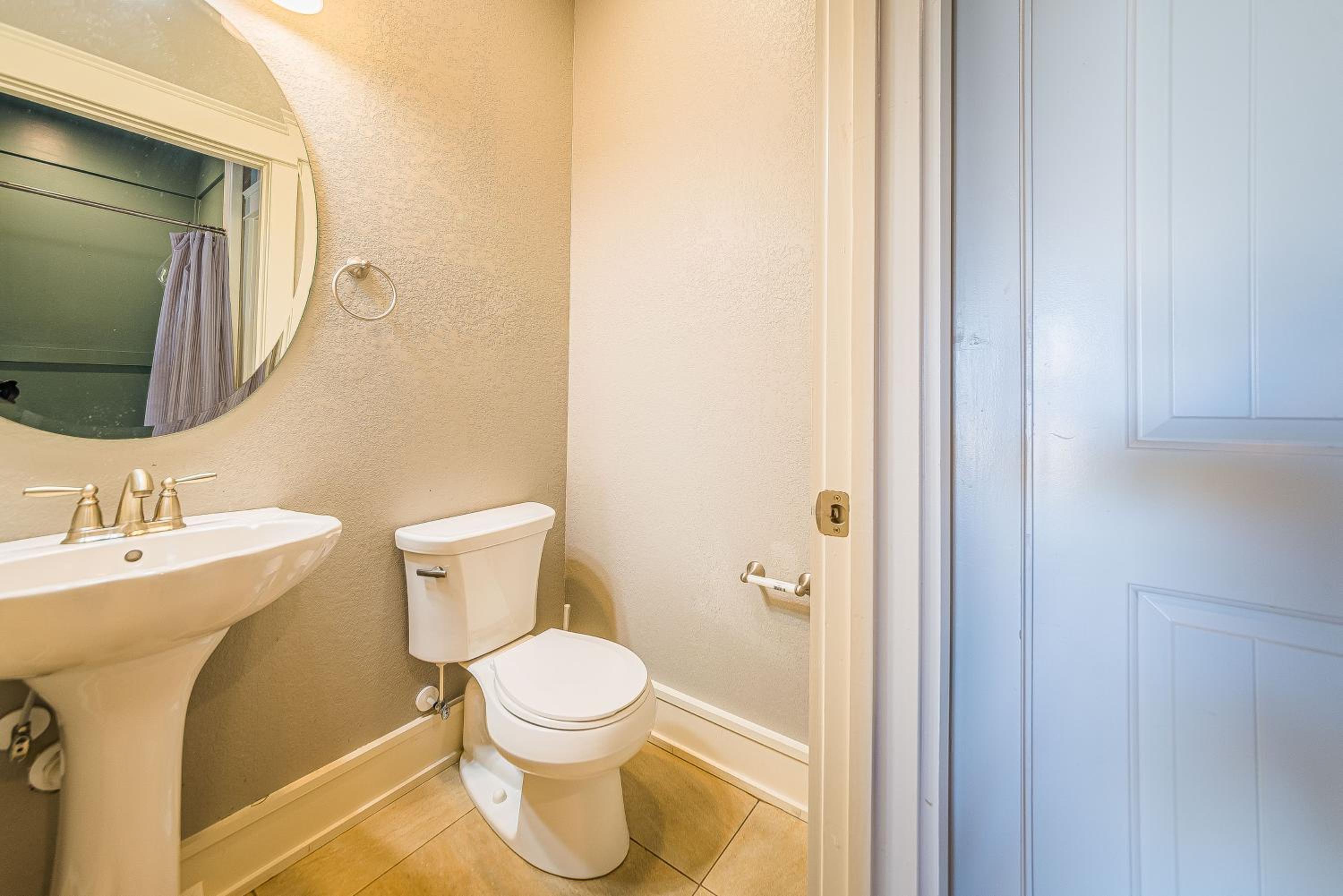 Outside-In - S Nags Head MP 18.5, Luxury Oceanfront, Elevator, Pool, Cabana, Home Theatre, Pets OK