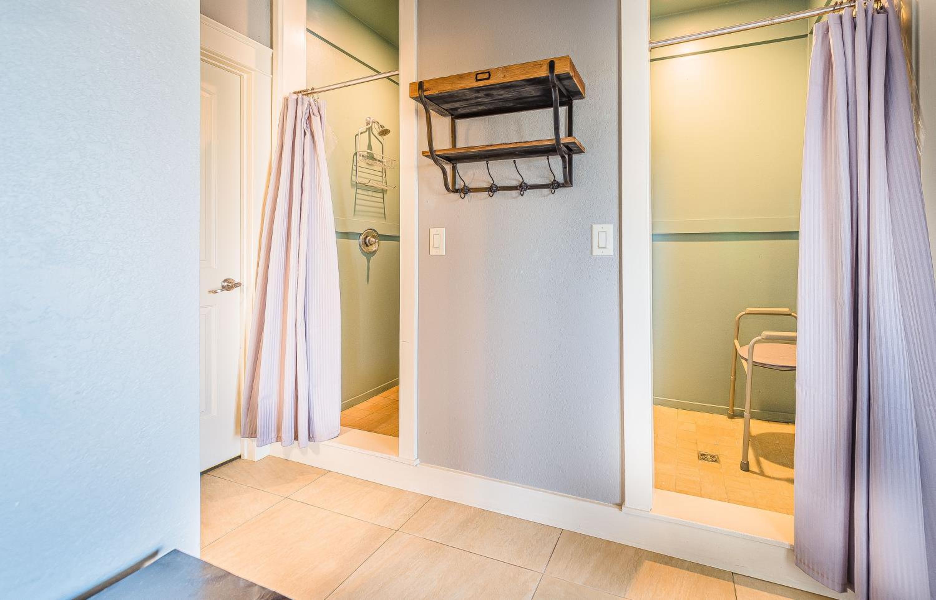 Outside-In - S Nags Head MP 18.5, Luxury Oceanfront, Elevator, Pool, Cabana, Home Theatre, Pets OK