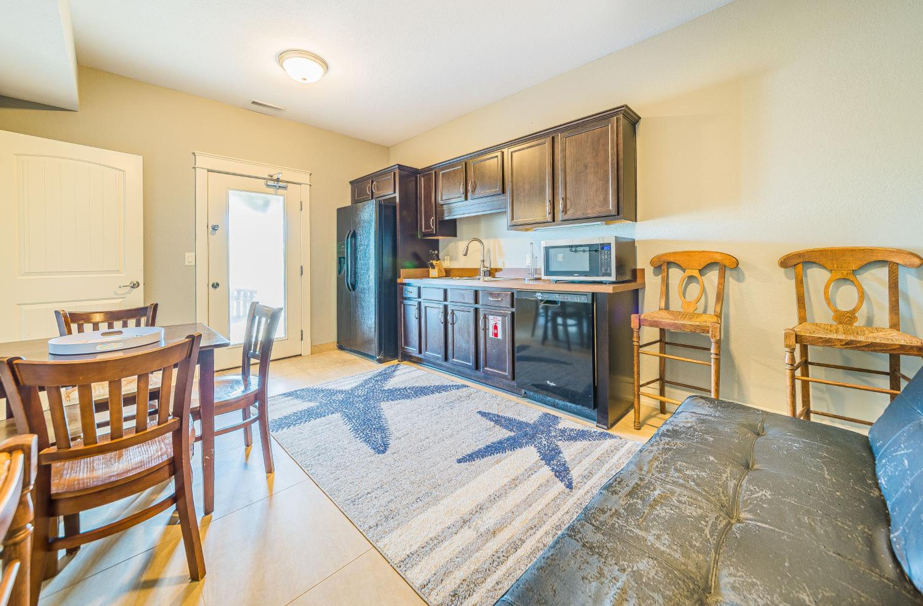 Outside-In - S Nags Head MP 18.5, Luxury Oceanfront, Elevator, Pool, Cabana, Home Theatre, Pets OK