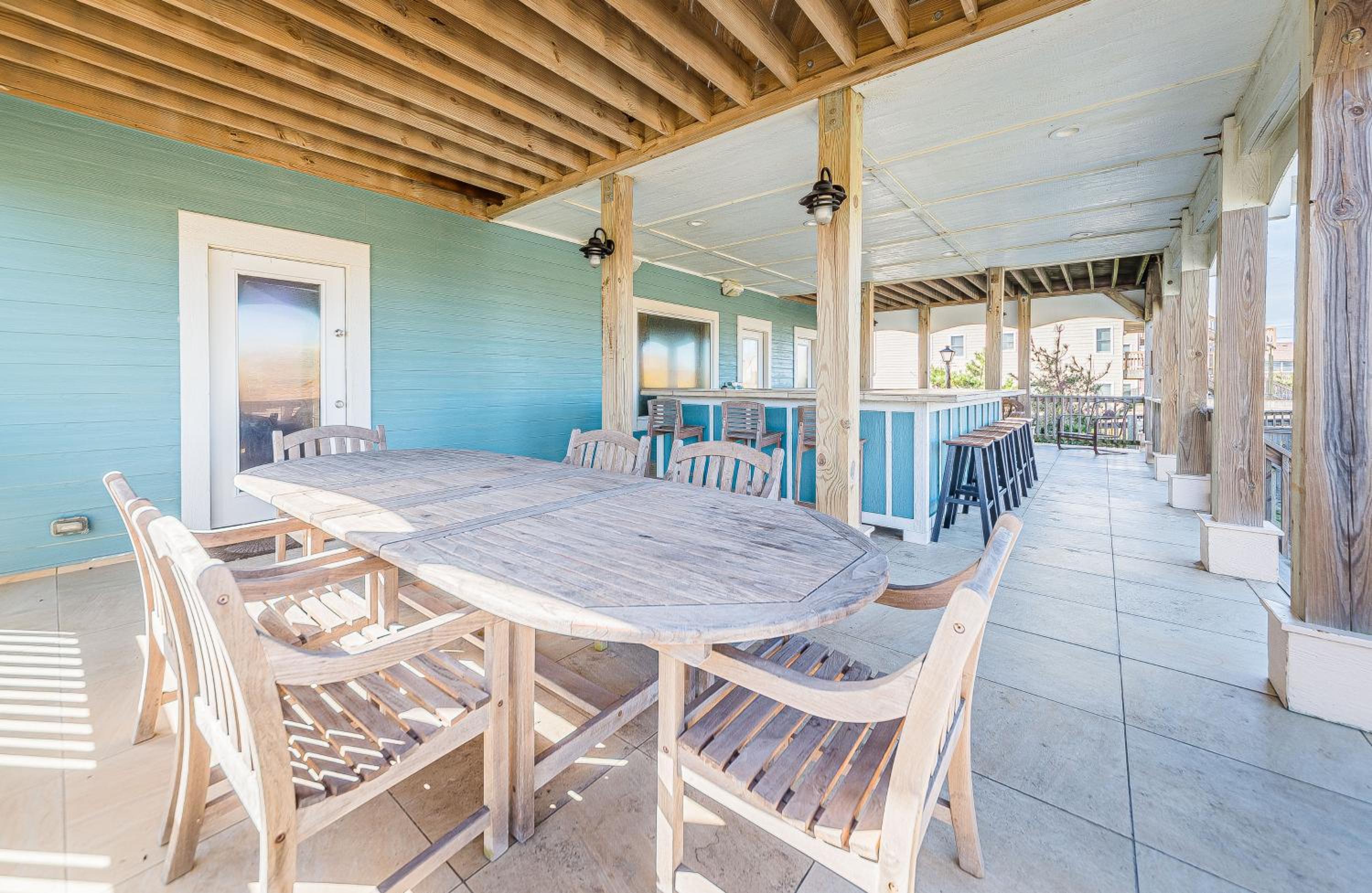 Outside-In - S Nags Head MP 18.5, Luxury Oceanfront, Elevator, Pool, Cabana, Home Theatre, Pets OK