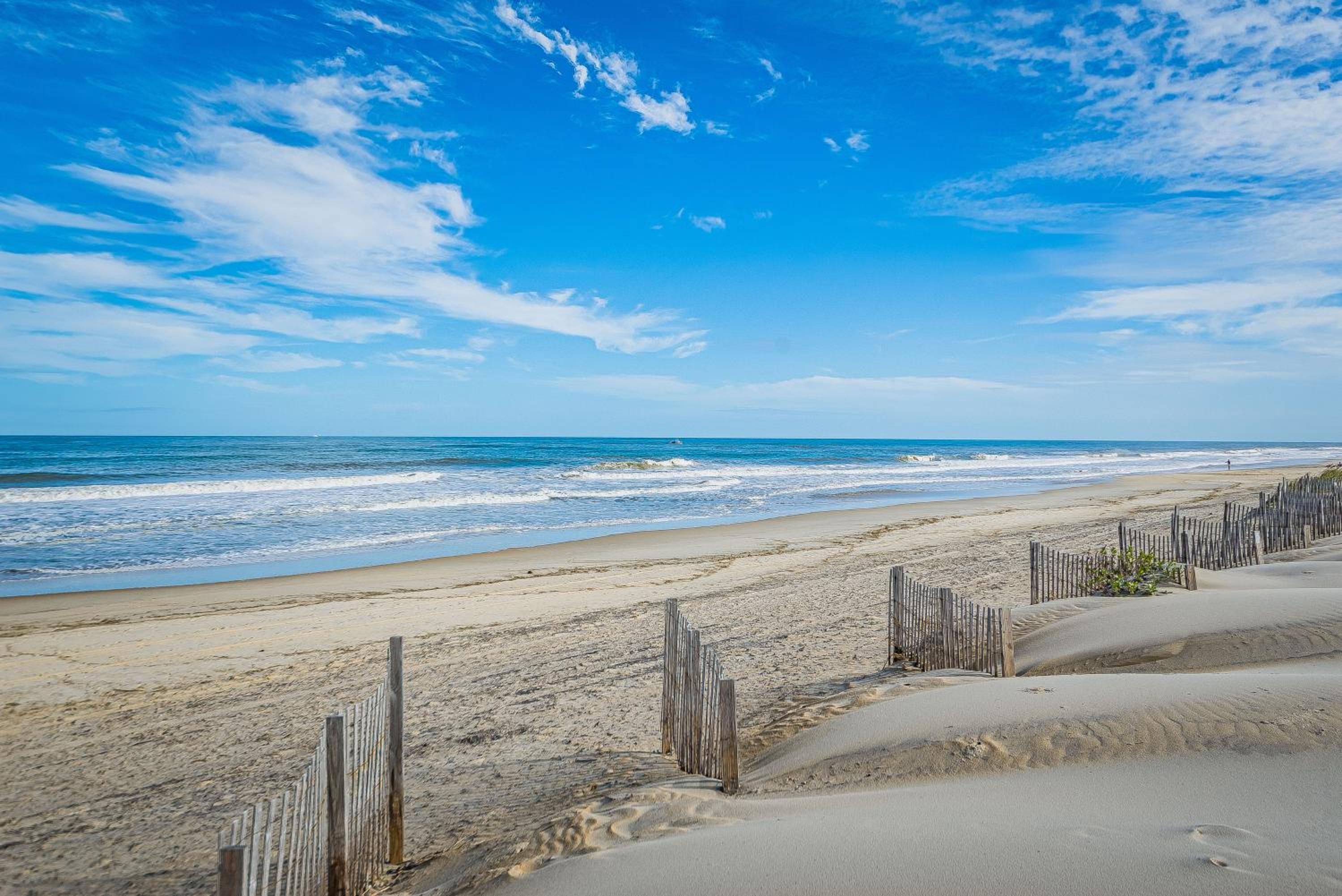 Outside-In - S Nags Head MP 18.5, Luxury Oceanfront, Elevator, Pool, Cabana, Home Theatre, Pets OK