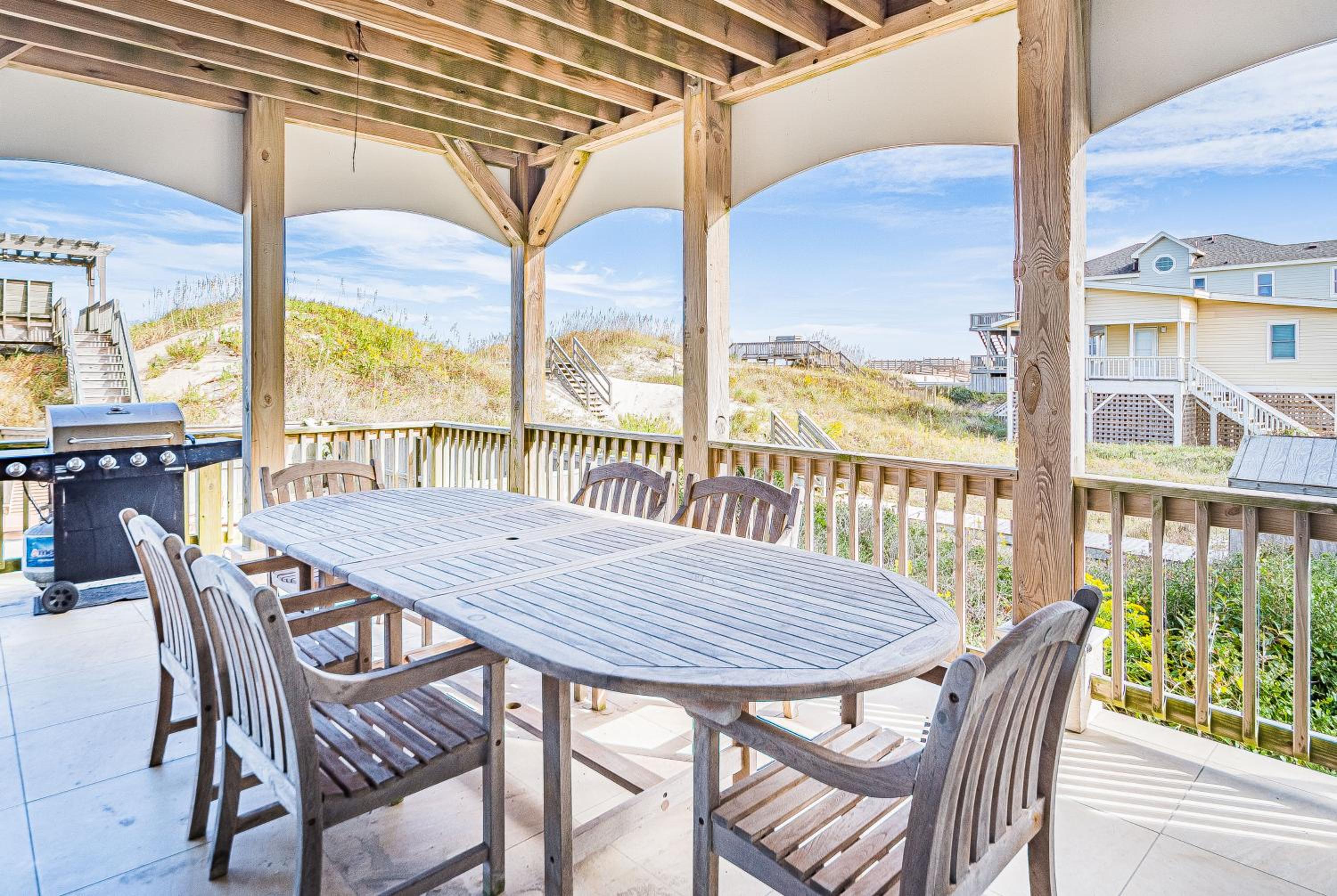 Outside-In - S Nags Head MP 18.5, Luxury Oceanfront, Elevator, Pool, Cabana, Home Theatre, Pets OK