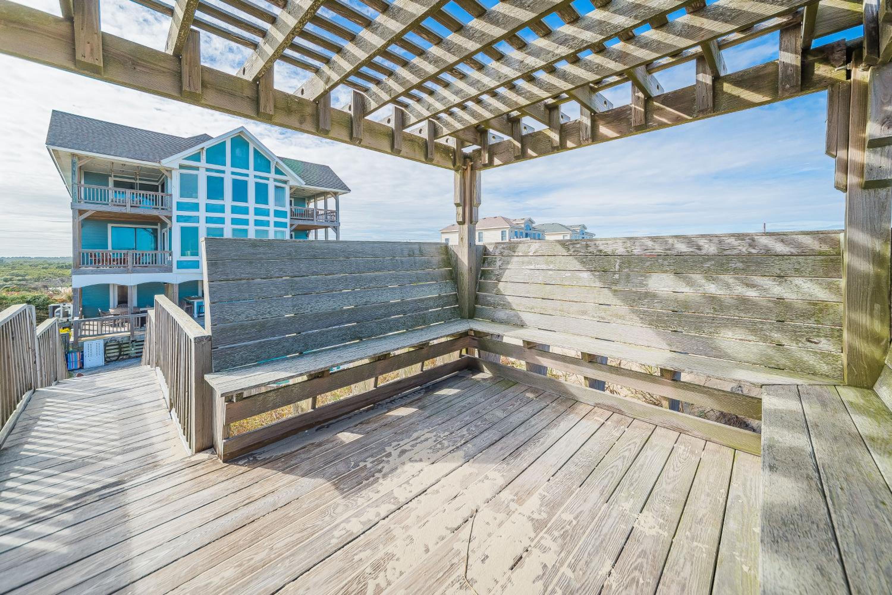 Outside-In - S Nags Head MP 18.5, Luxury Oceanfront, Elevator, Pool, Cabana, Home Theatre, Pets OK
