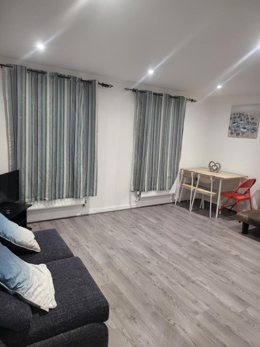Vetrelax Basildon Crosse Apartment view 3