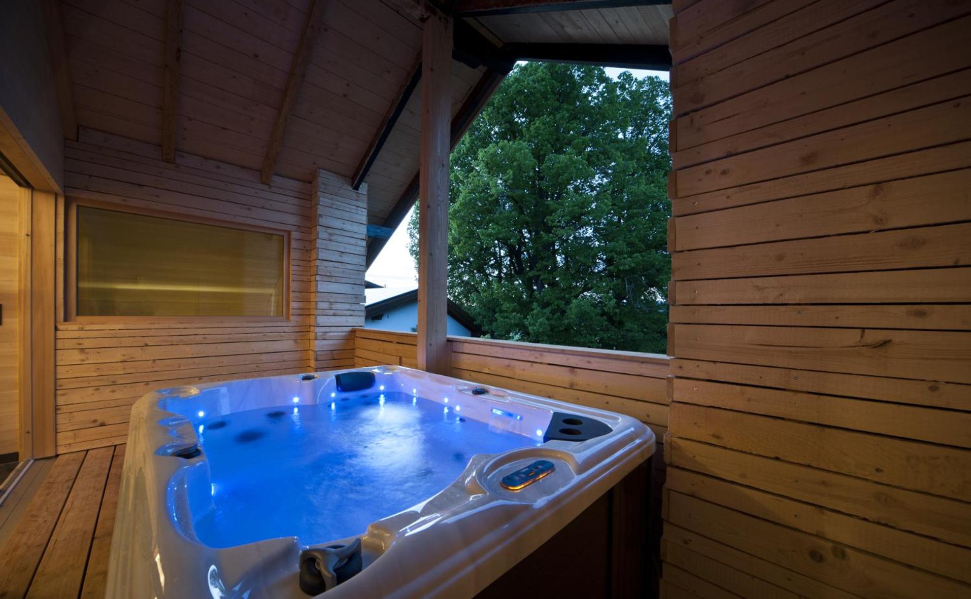 Forstgut - Premium Waldchalets und Lodge Suiten