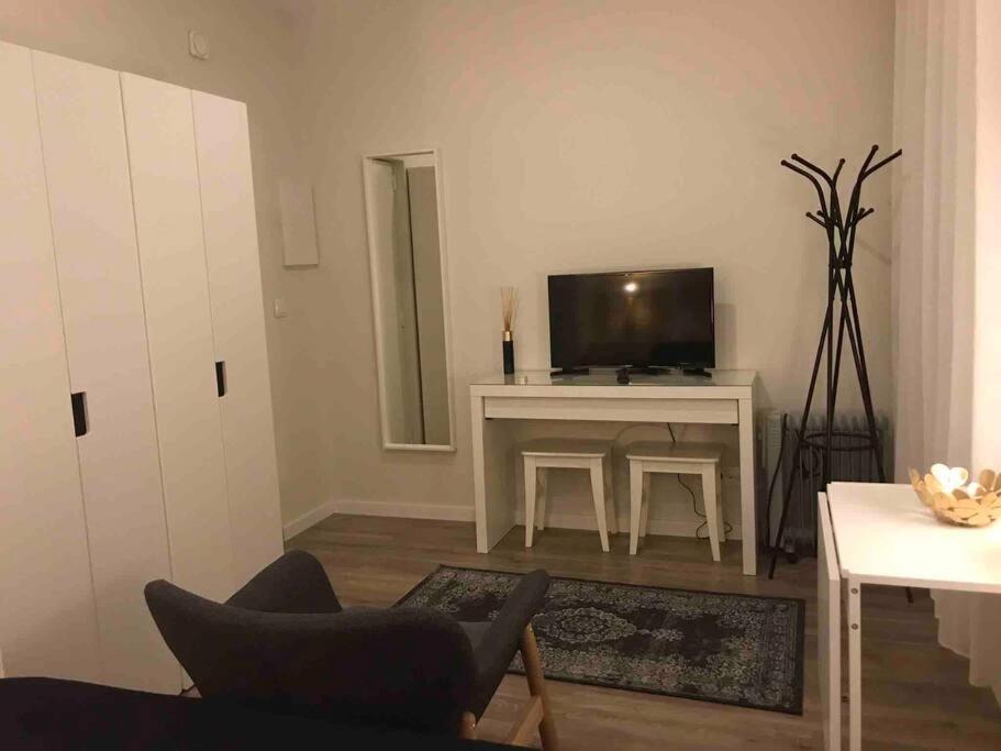 Charming Studio Apartment in Campolide - Z F view 4