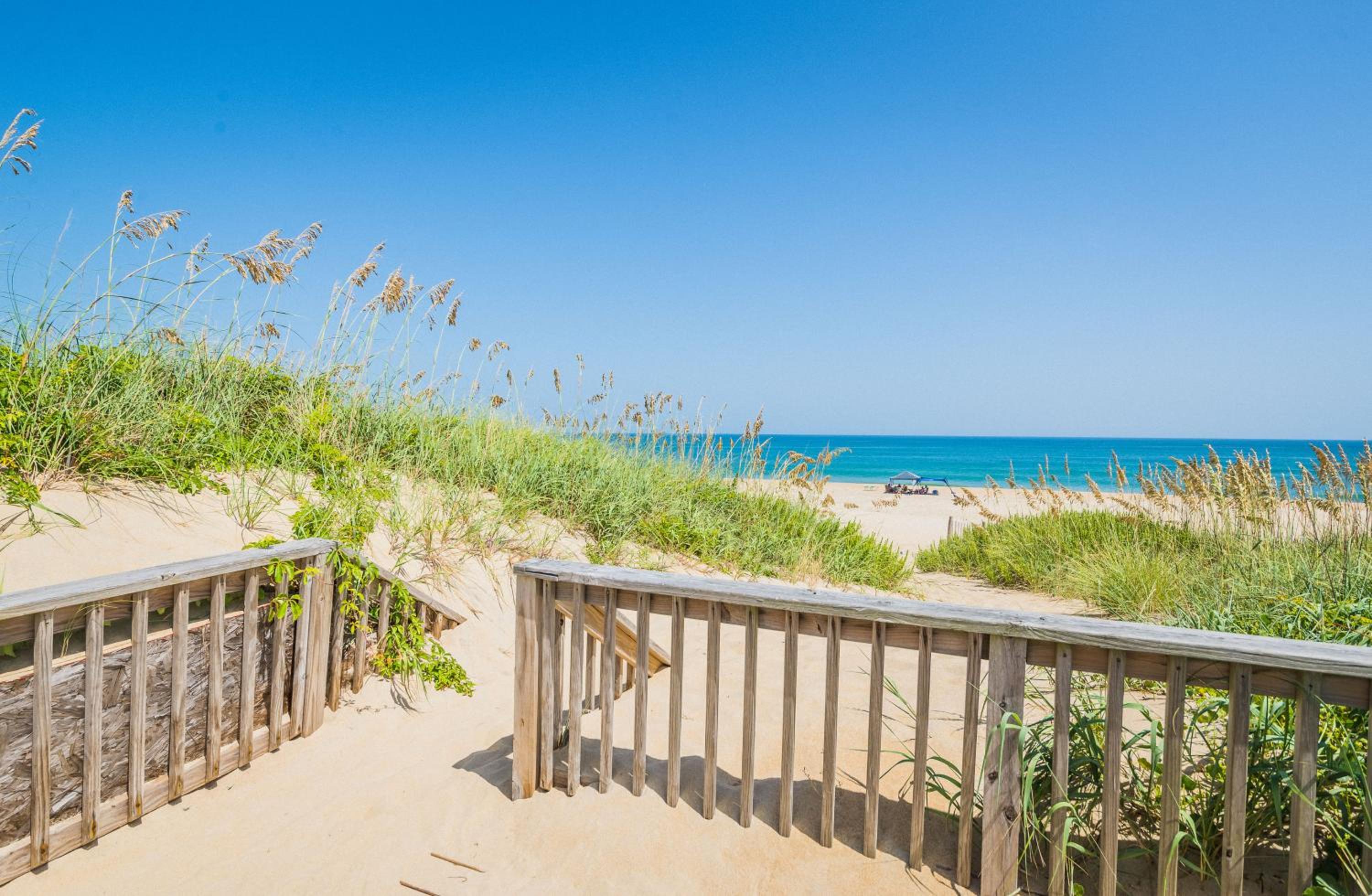 NautiGal - Village at Nags Head, Luxury Oceanfront, Pool, Hot Tub, Elevator, Pets OK, Putting Green