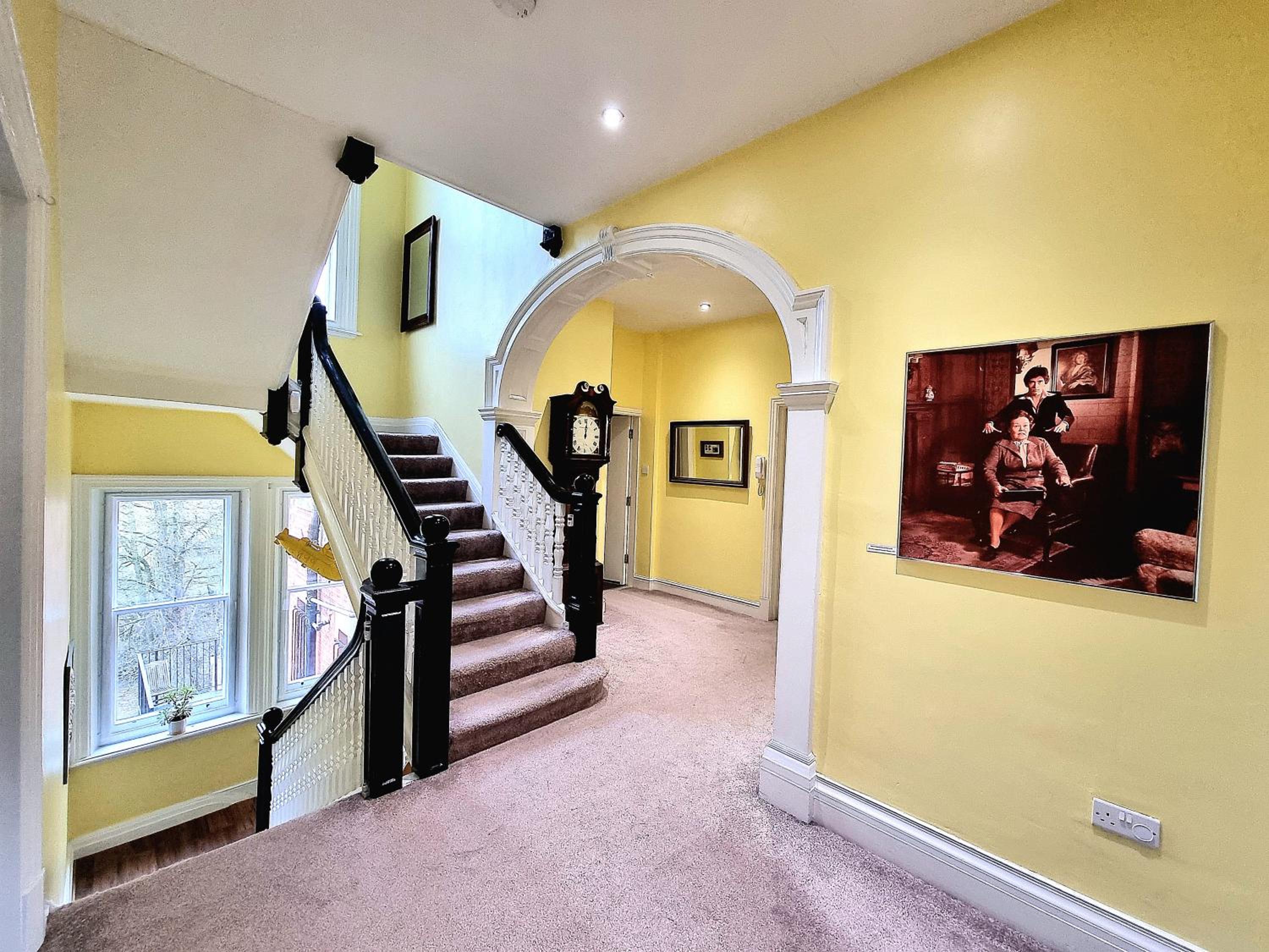 Spacious 4 Bedroom Maisonette in Central Matlock with River Views & Wi-Fi view 3