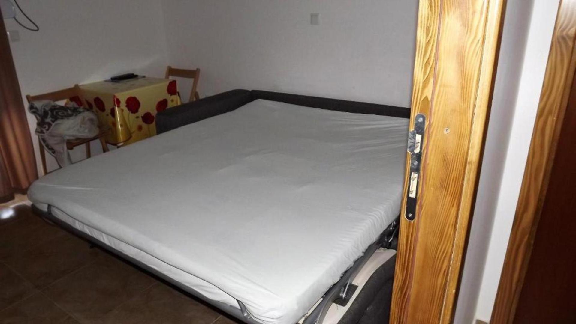 Cozy Apartment 16 with double bed sleeper couch en Split — bedroom