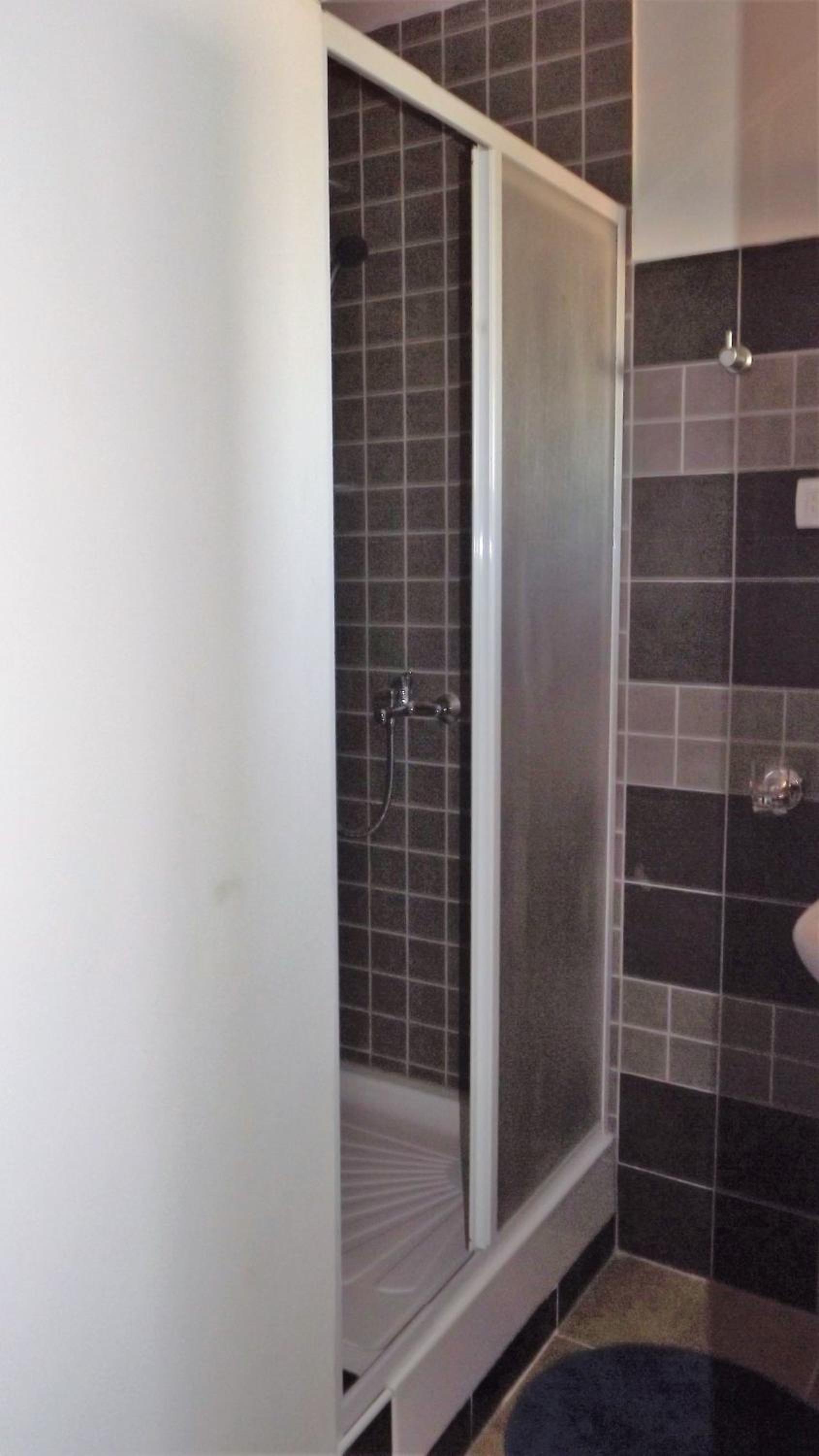 Cozy Apartment 16 with double bed sleeper couch