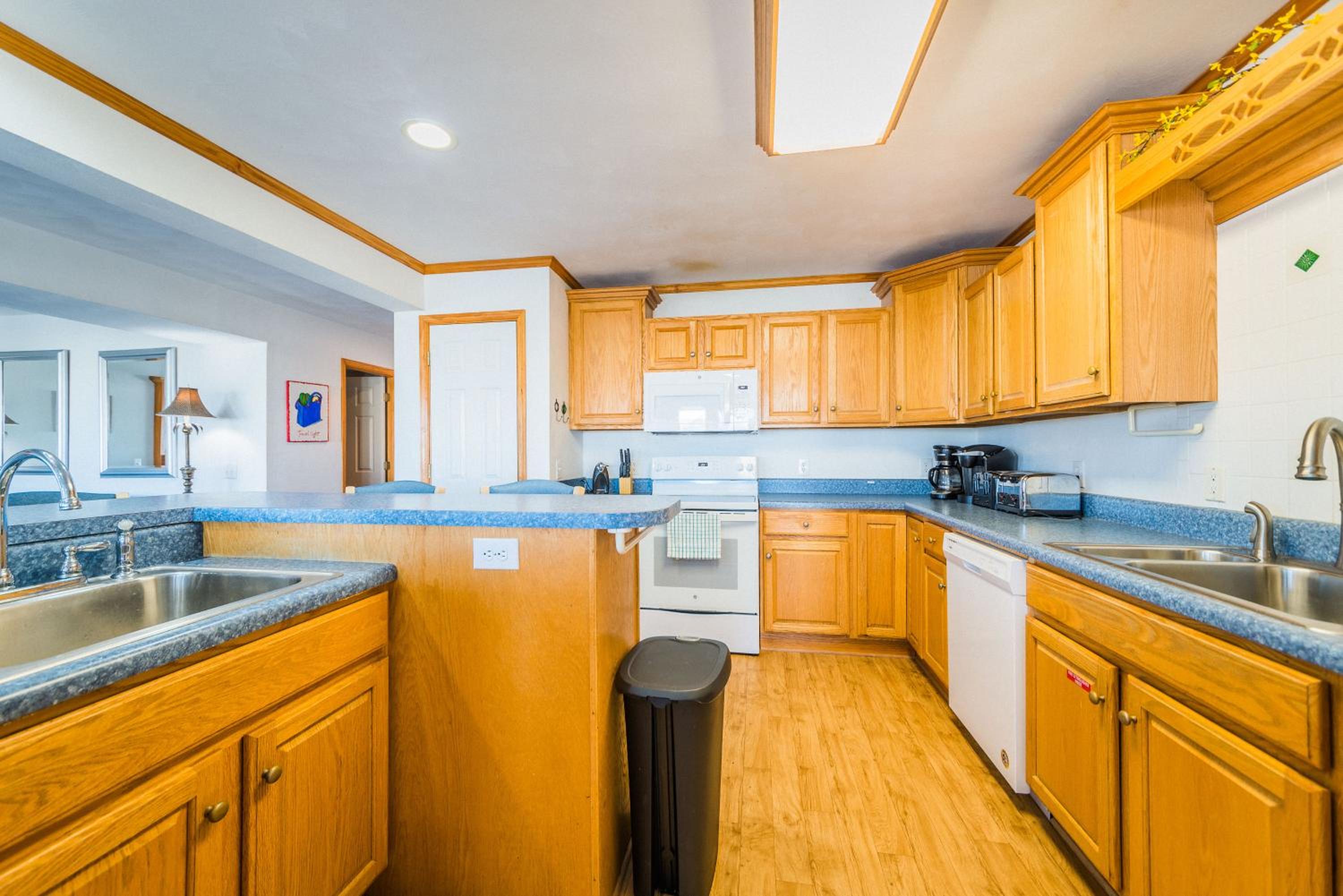 Blue Angel - KDH MP 7, 30 Yds to Beach Access, Ocean View, Pool, Hot Tub, Pets OK, Flex Stays