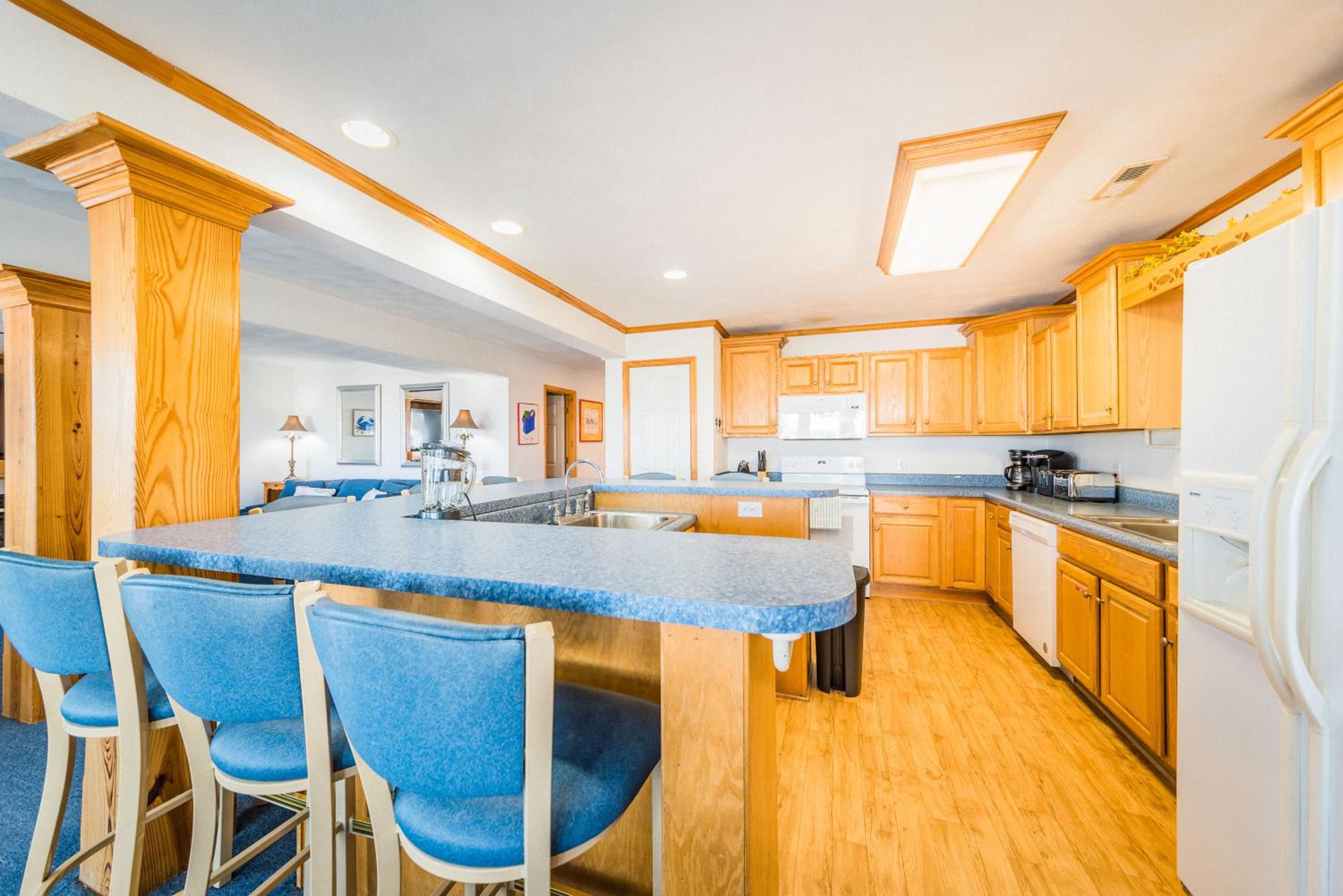 Blue Angel - KDH MP 7, 30 Yds to Beach Access, Ocean View, Pool, Hot Tub, Pets OK, Flex Stays
