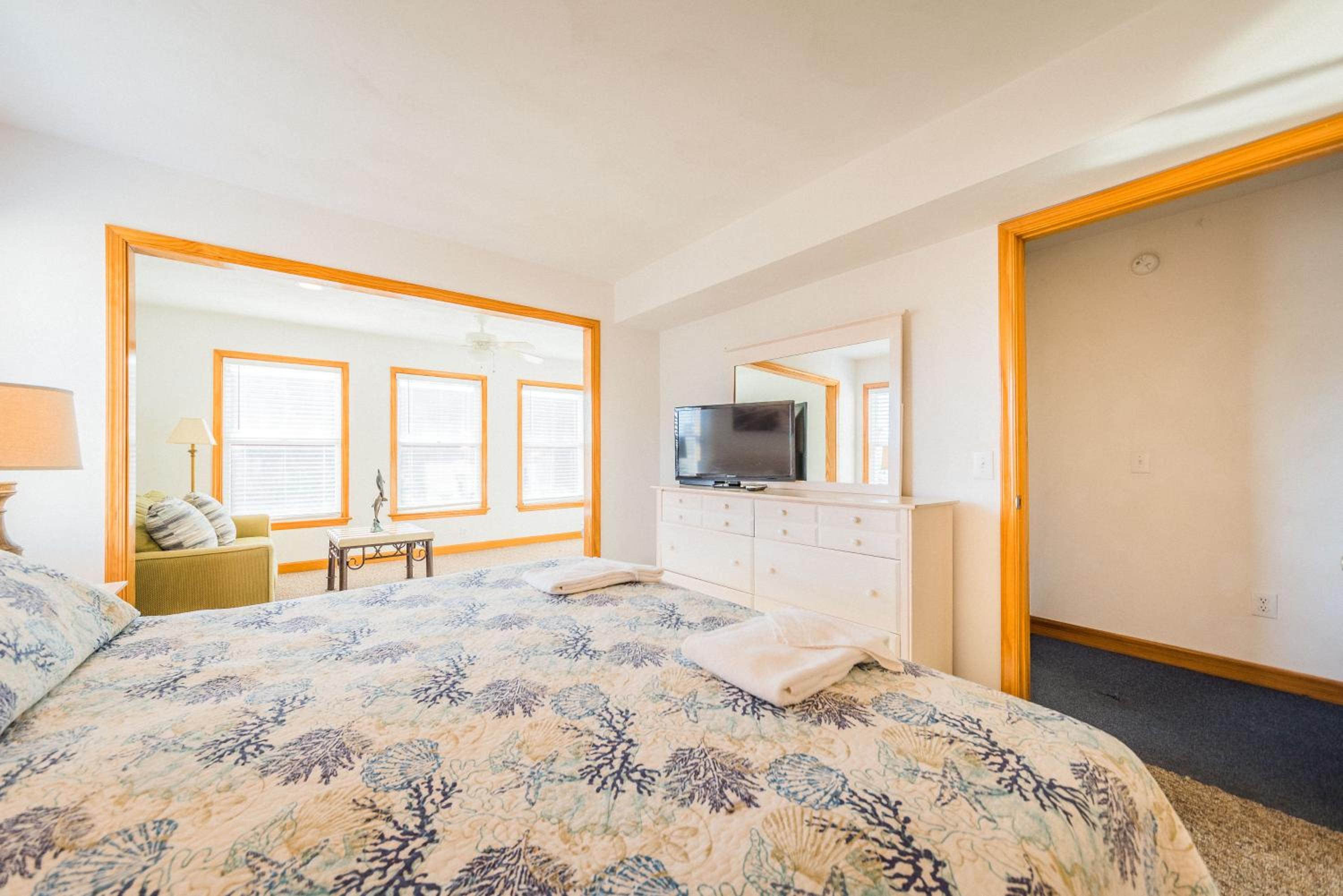 Blue Angel - KDH MP 7, 30 Yds to Beach Access, Ocean View, Pool, Hot Tub, Pets OK, Flex Stays