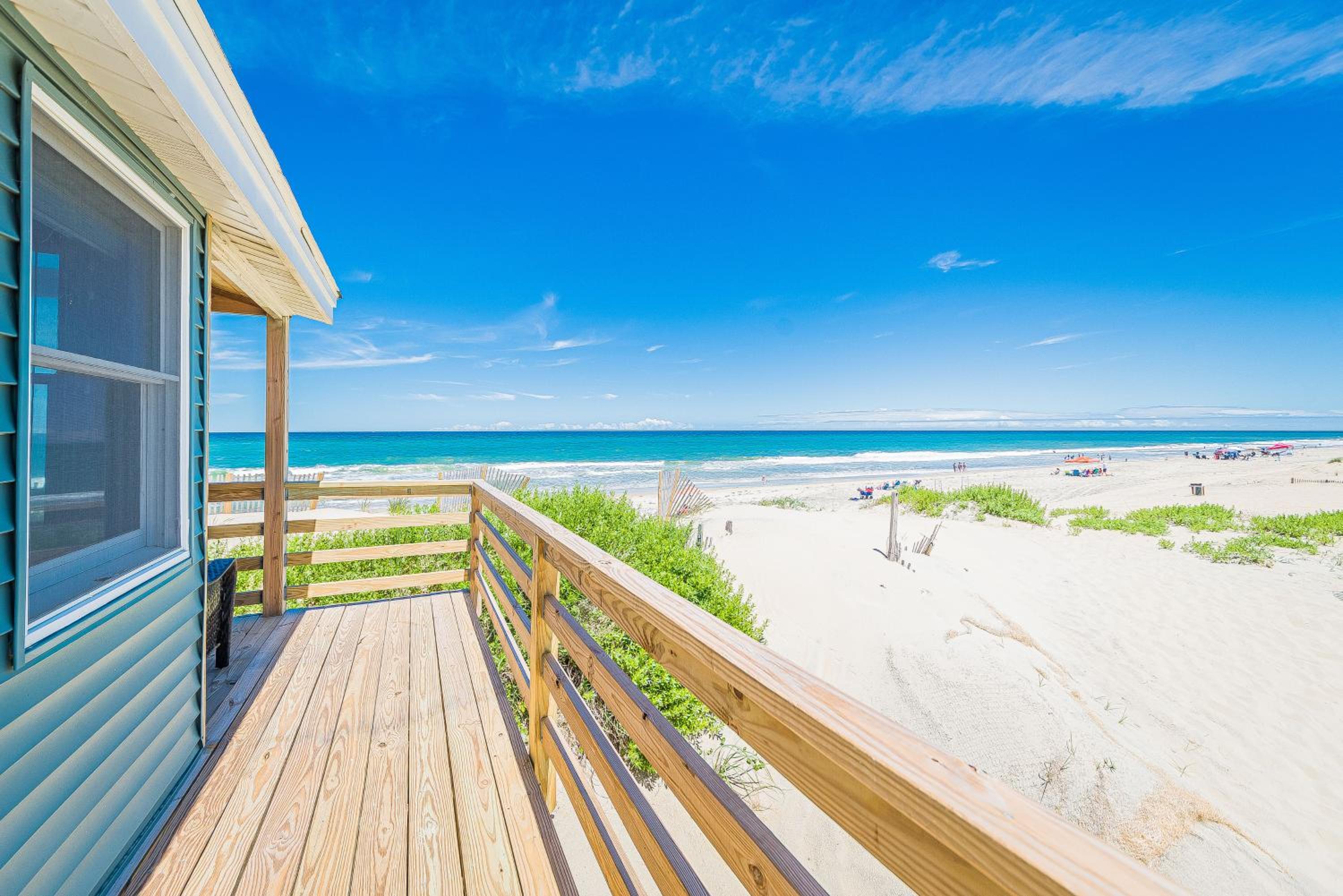 Primrose Cottage - S Nags Head MP 19, Oceanfront, Steps to the Water, Well Equipped, Pets OK