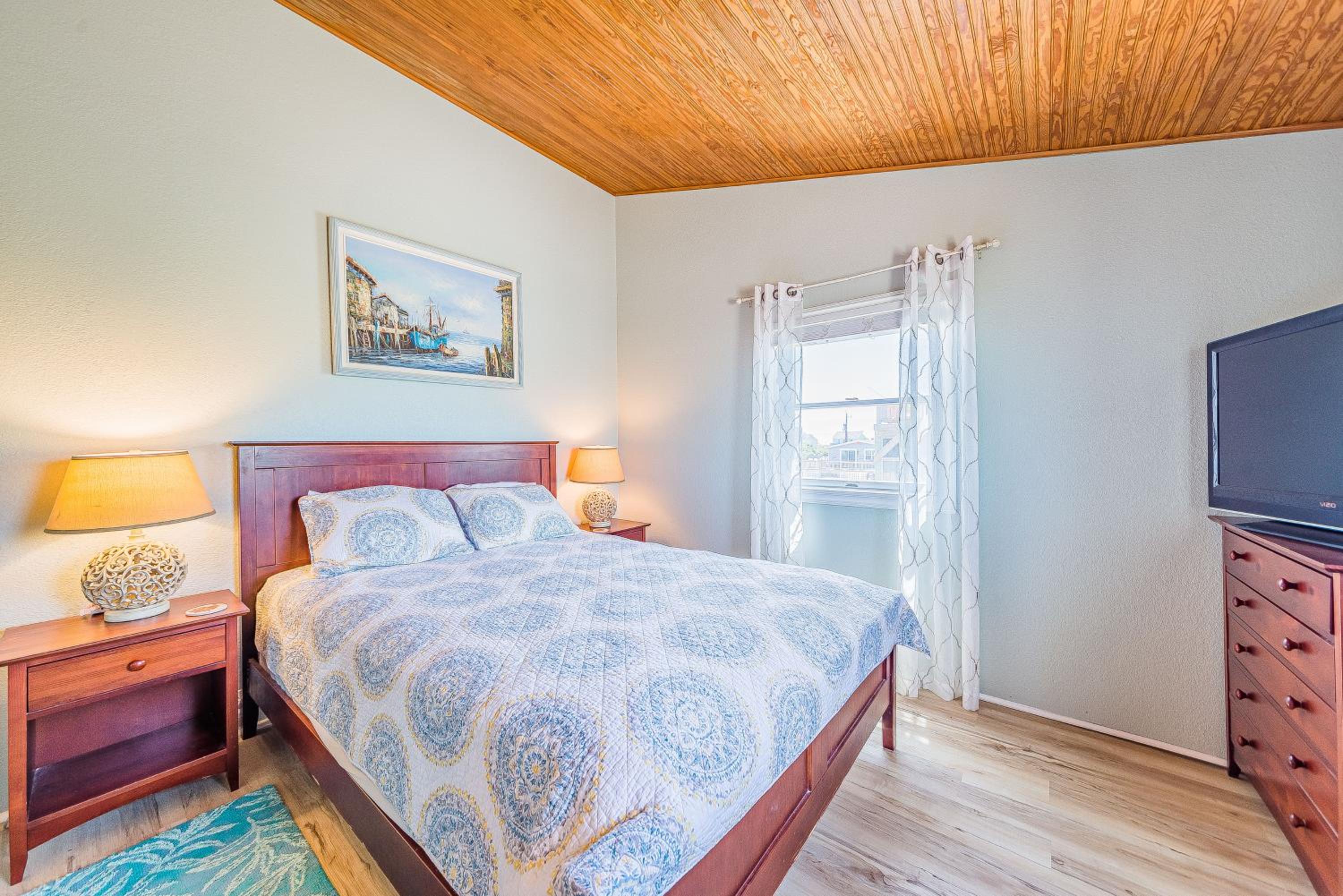 Primrose Cottage - S Nags Head MP 19, Oceanfront, Steps to the Water, Well Equipped, Pets OK