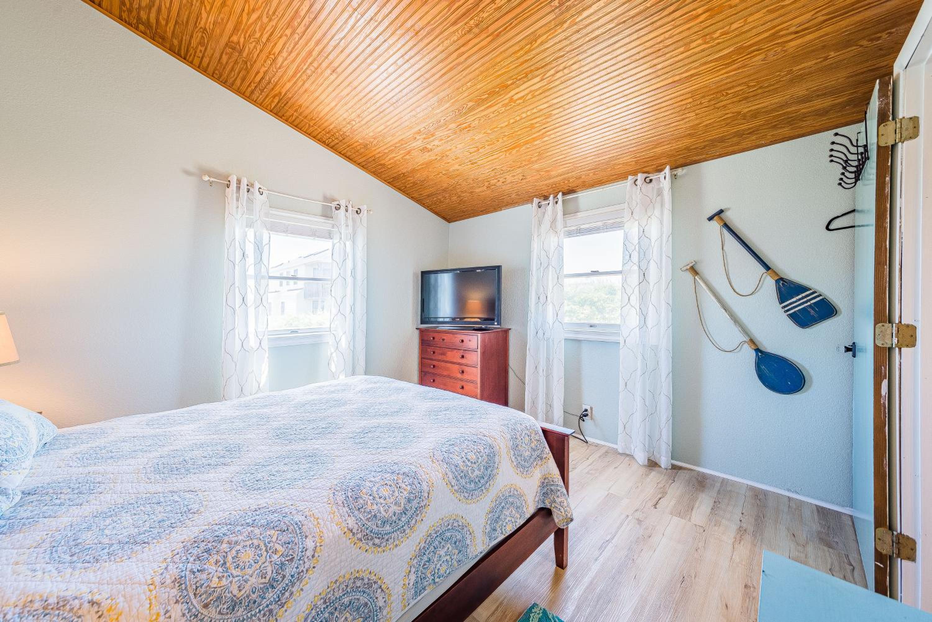 Primrose Cottage - S Nags Head MP 19, Oceanfront, Steps to the Water, Well Equipped, Pets OK