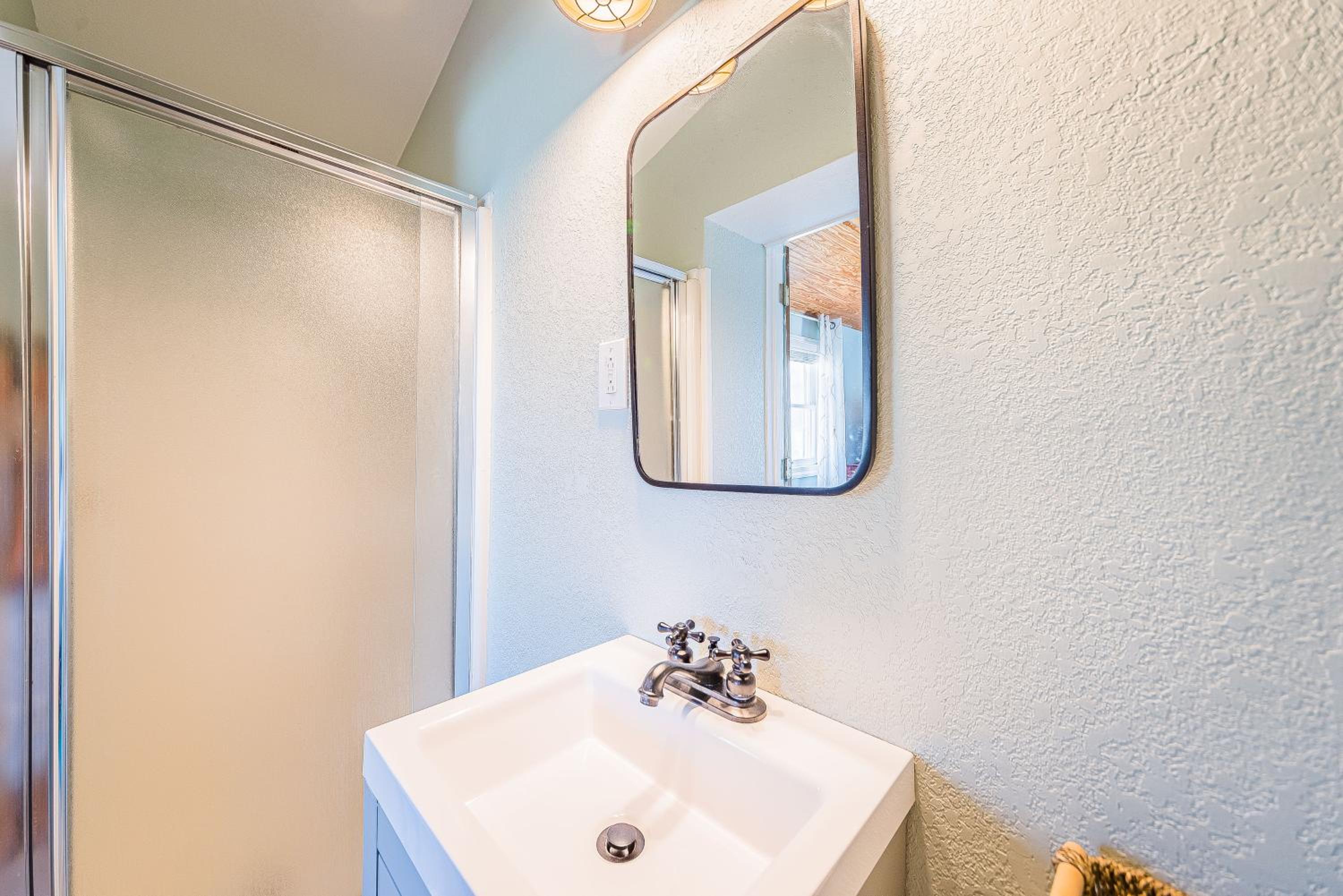 Primrose Cottage - S Nags Head MP 19, Oceanfront, Steps to the Water, Well Equipped, Pets OK