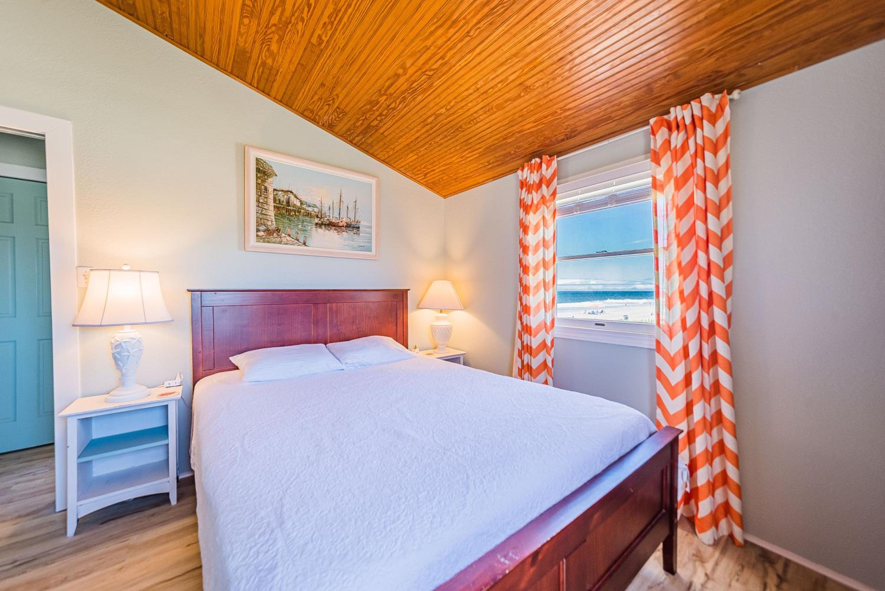 Primrose Cottage - S Nags Head MP 19, Oceanfront, Steps to the Water, Well Equipped, Pets OK