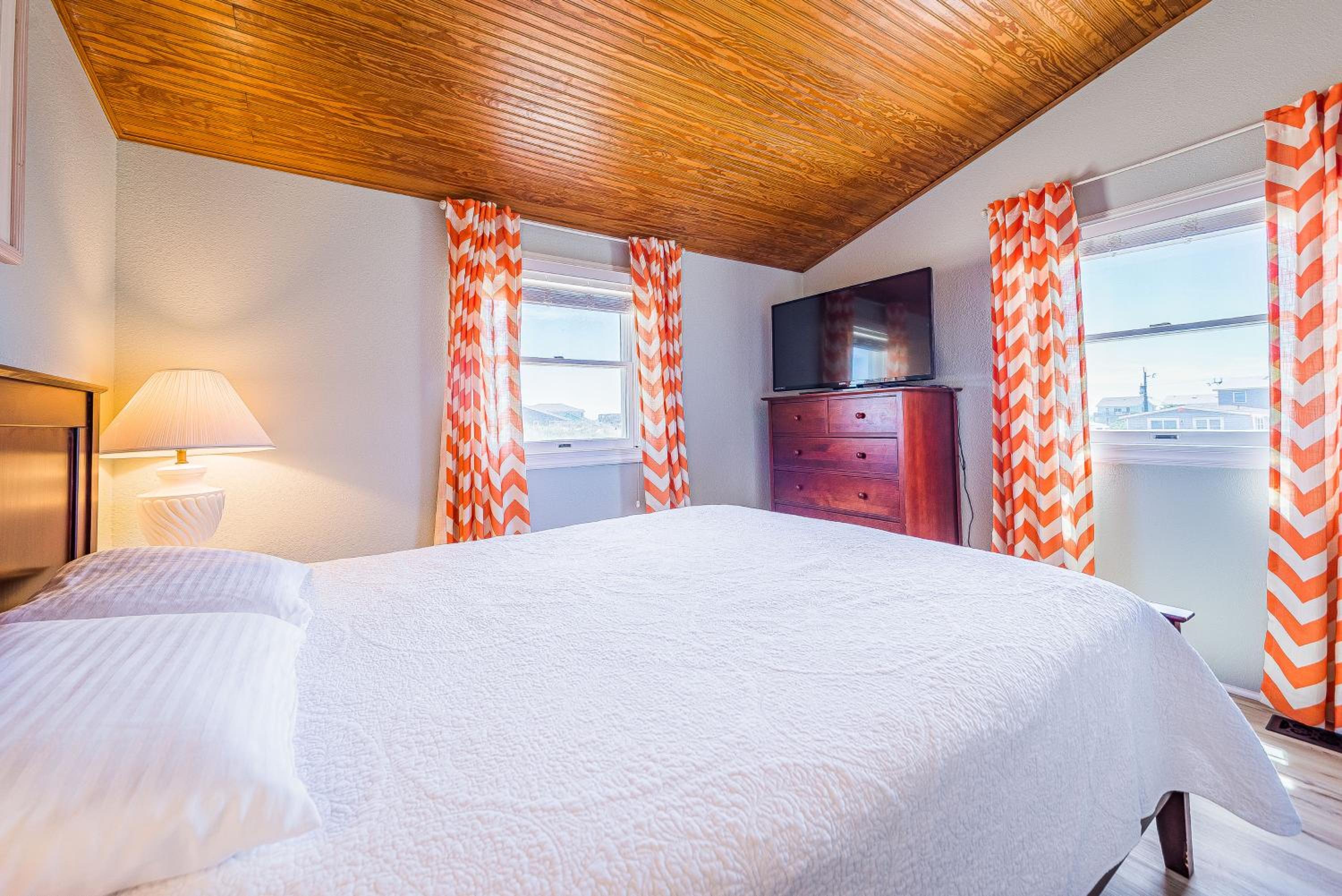 Primrose Cottage - S Nags Head MP 19, Oceanfront, Steps to the Water, Well Equipped, Pets OK