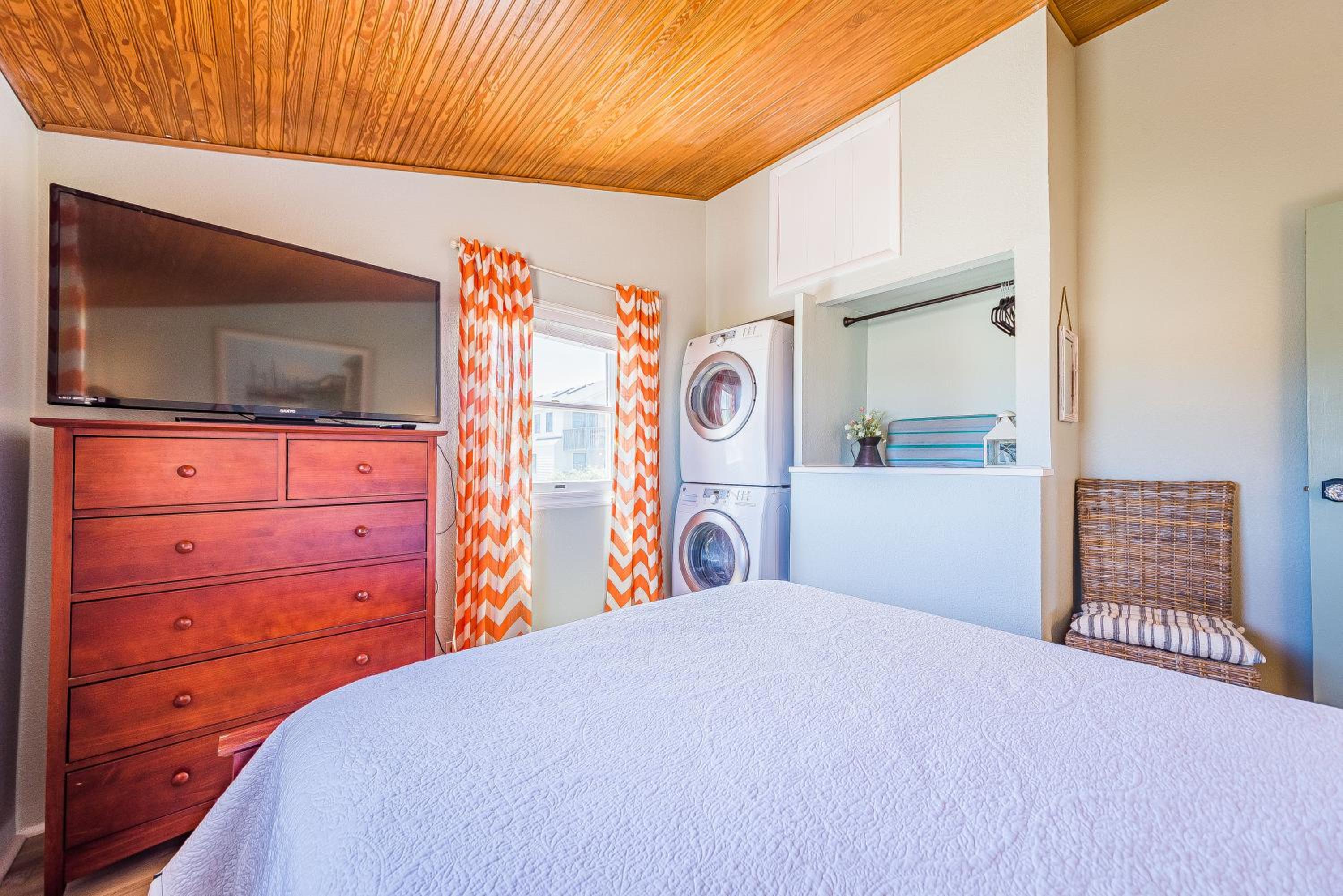 Primrose Cottage - S Nags Head MP 19, Oceanfront, Steps to the Water, Well Equipped, Pets OK