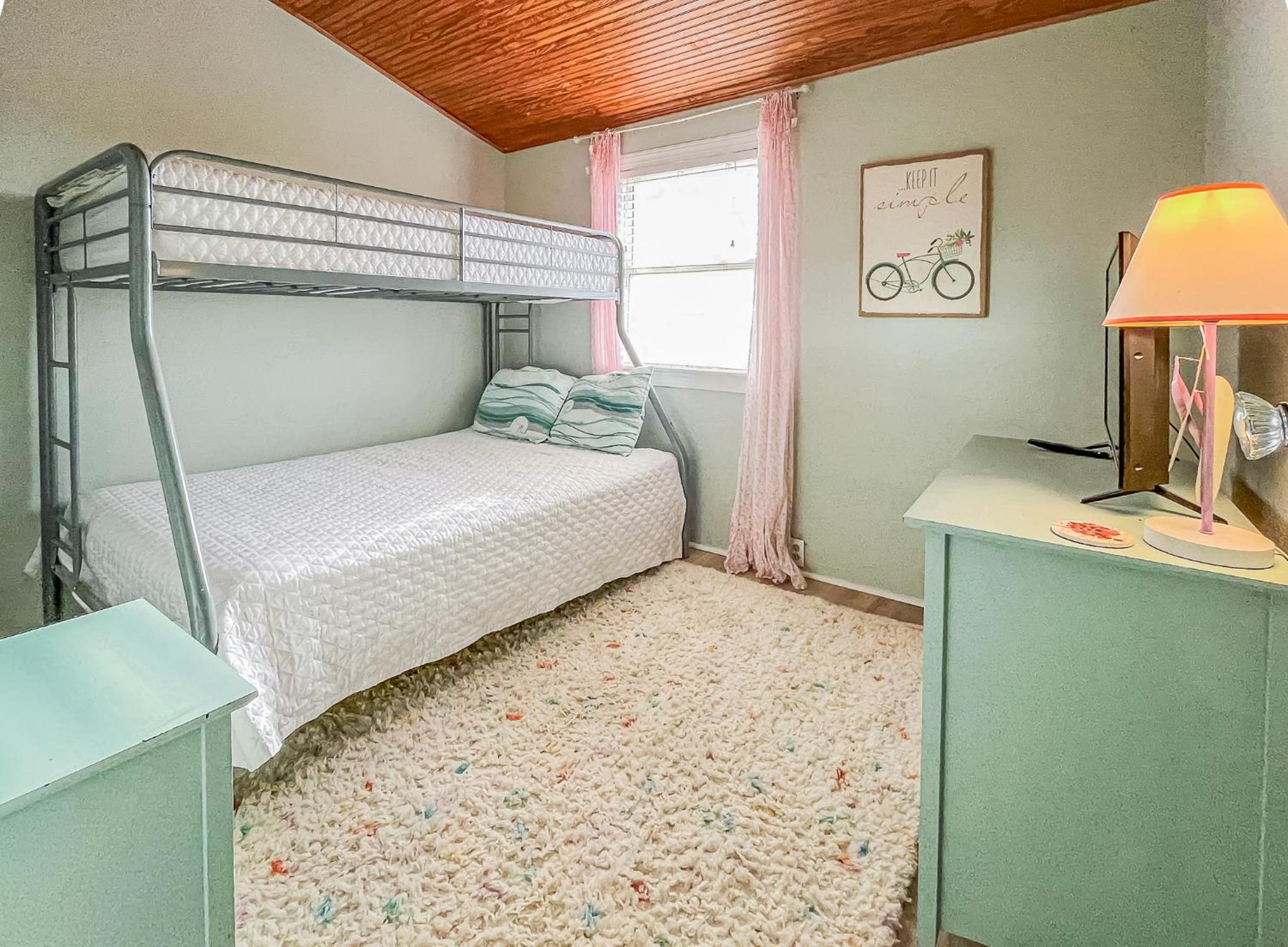 Primrose Cottage - S Nags Head MP 19, Oceanfront, Steps to the Water, Well Equipped, Pets OK