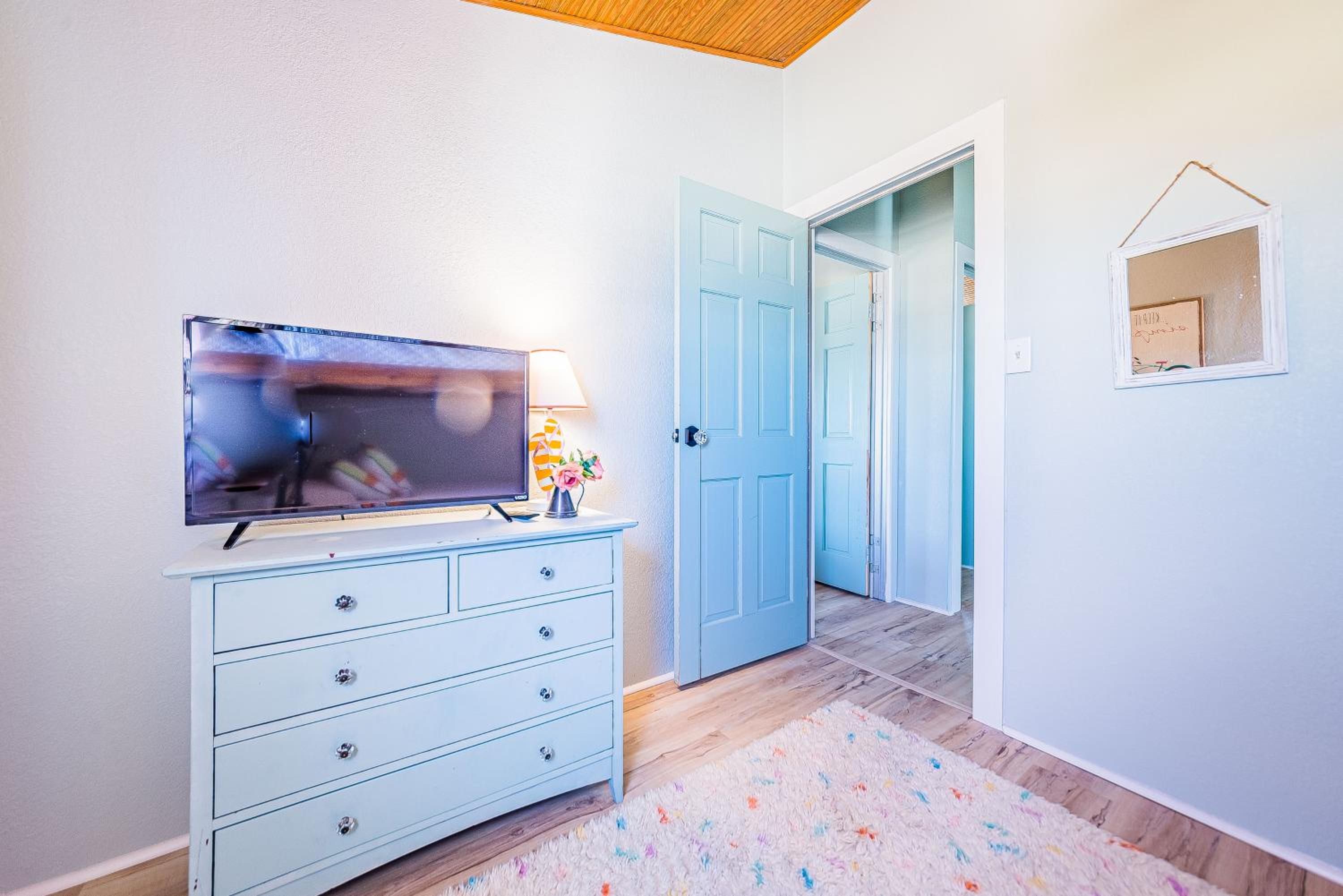 Primrose Cottage - S Nags Head MP 19, Oceanfront, Steps to the Water, Well Equipped, Pets OK