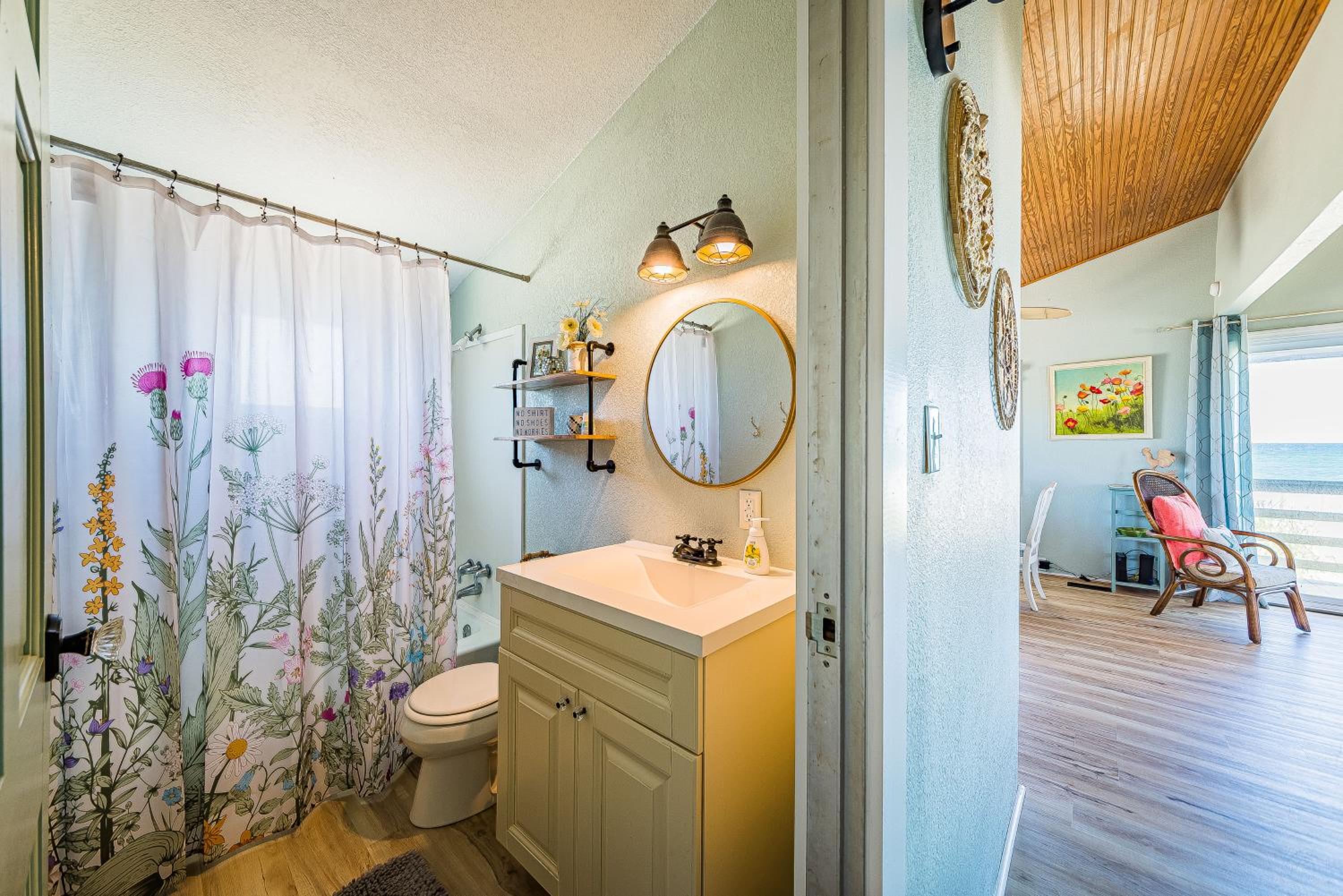 Primrose Cottage - S Nags Head MP 19, Oceanfront, Steps to the Water, Well Equipped, Pets OK