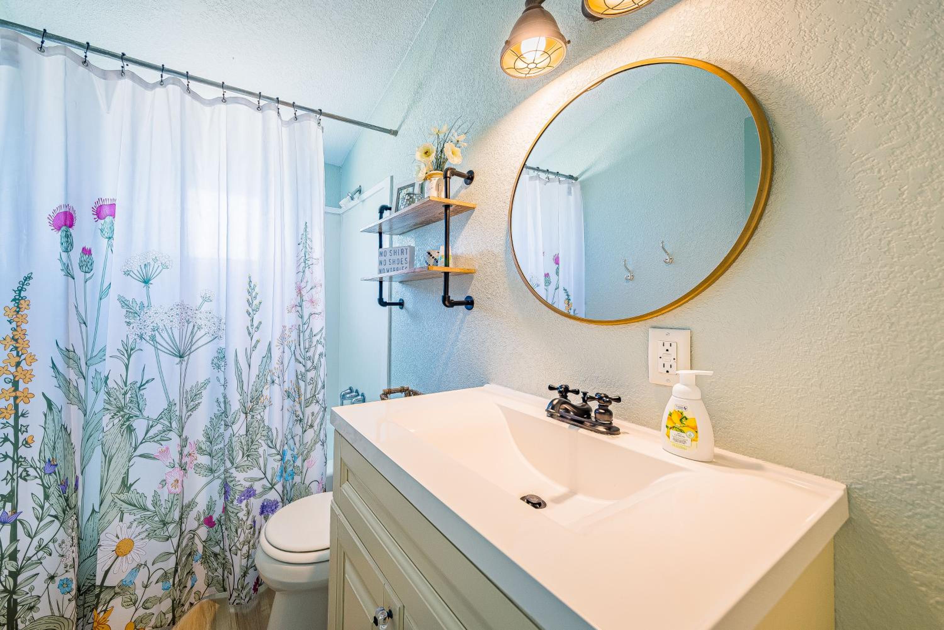 Primrose Cottage - S Nags Head MP 19, Oceanfront, Steps to the Water, Well Equipped, Pets OK