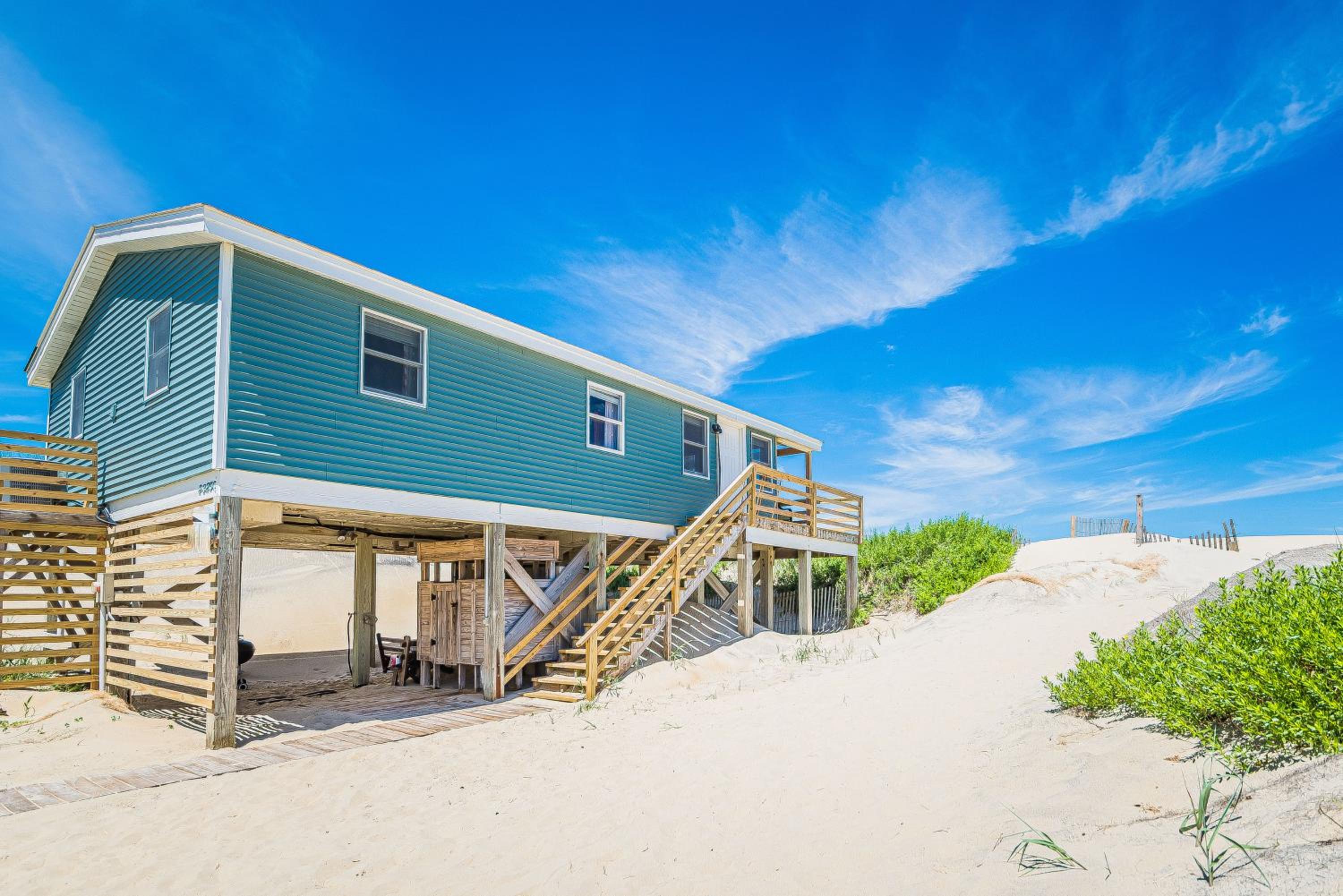 Primrose Cottage - S Nags Head MP 19, Oceanfront, Steps to the Water, Well Equipped, Pets OK
