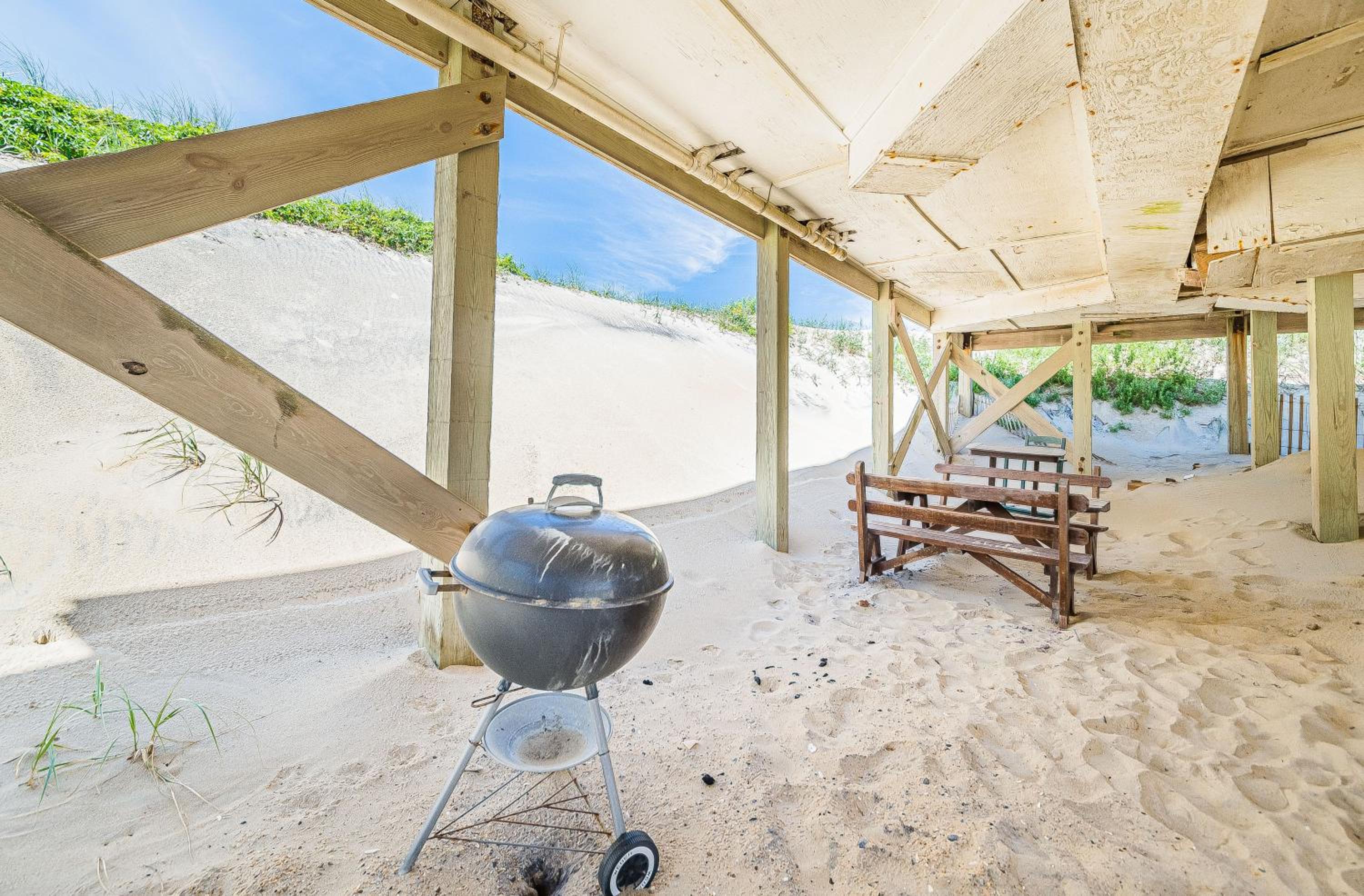 Primrose Cottage - S Nags Head MP 19, Oceanfront, Steps to the Water, Well Equipped, Pets OK