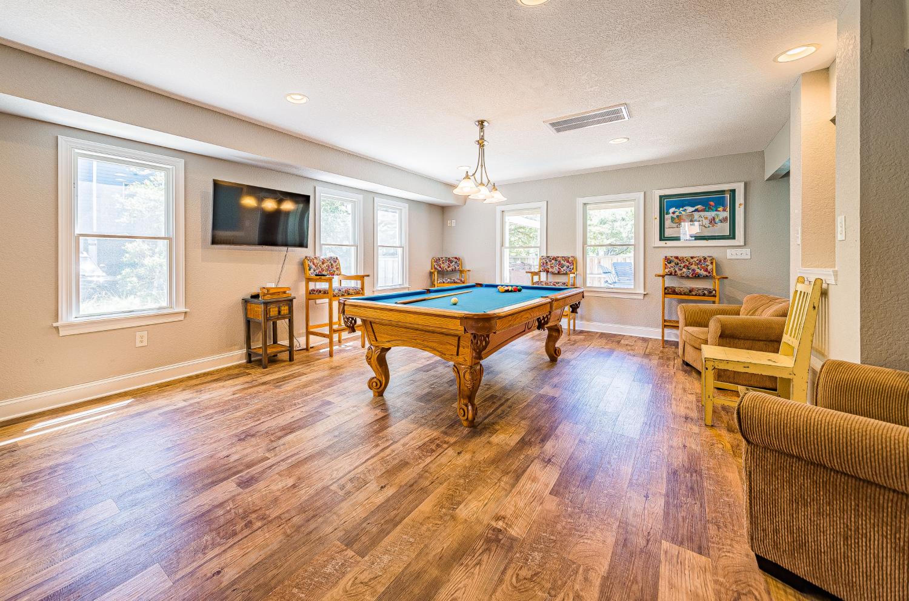 Allora - Corolla, Ocean Sands, 450 Yds to Beach, Pool, Hot Tub, Pool Table, Gas Fireplace, Pets OK