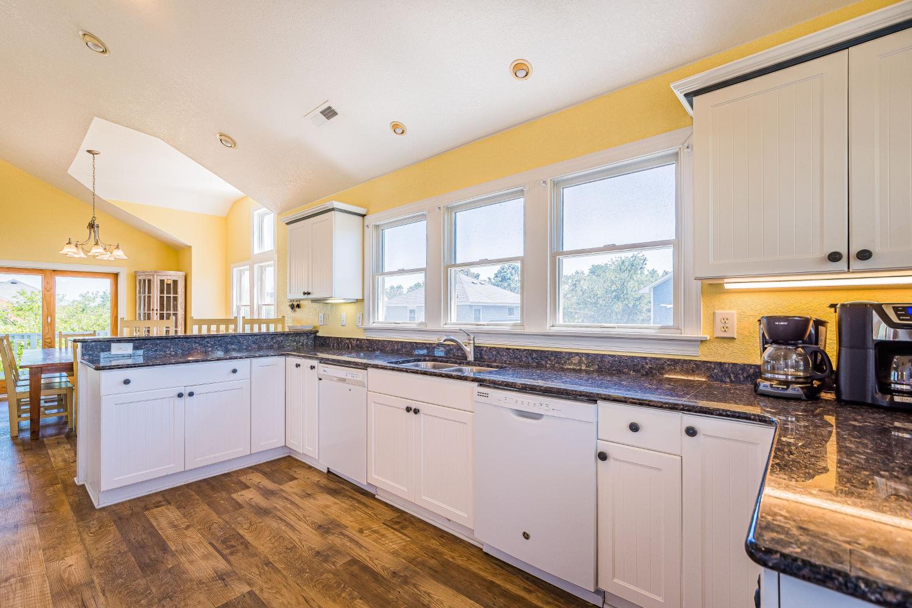 Allora - Corolla, Ocean Sands, 450 Yds to Beach, Pool, Hot Tub, Pool Table, Gas Fireplace, Pets OK
