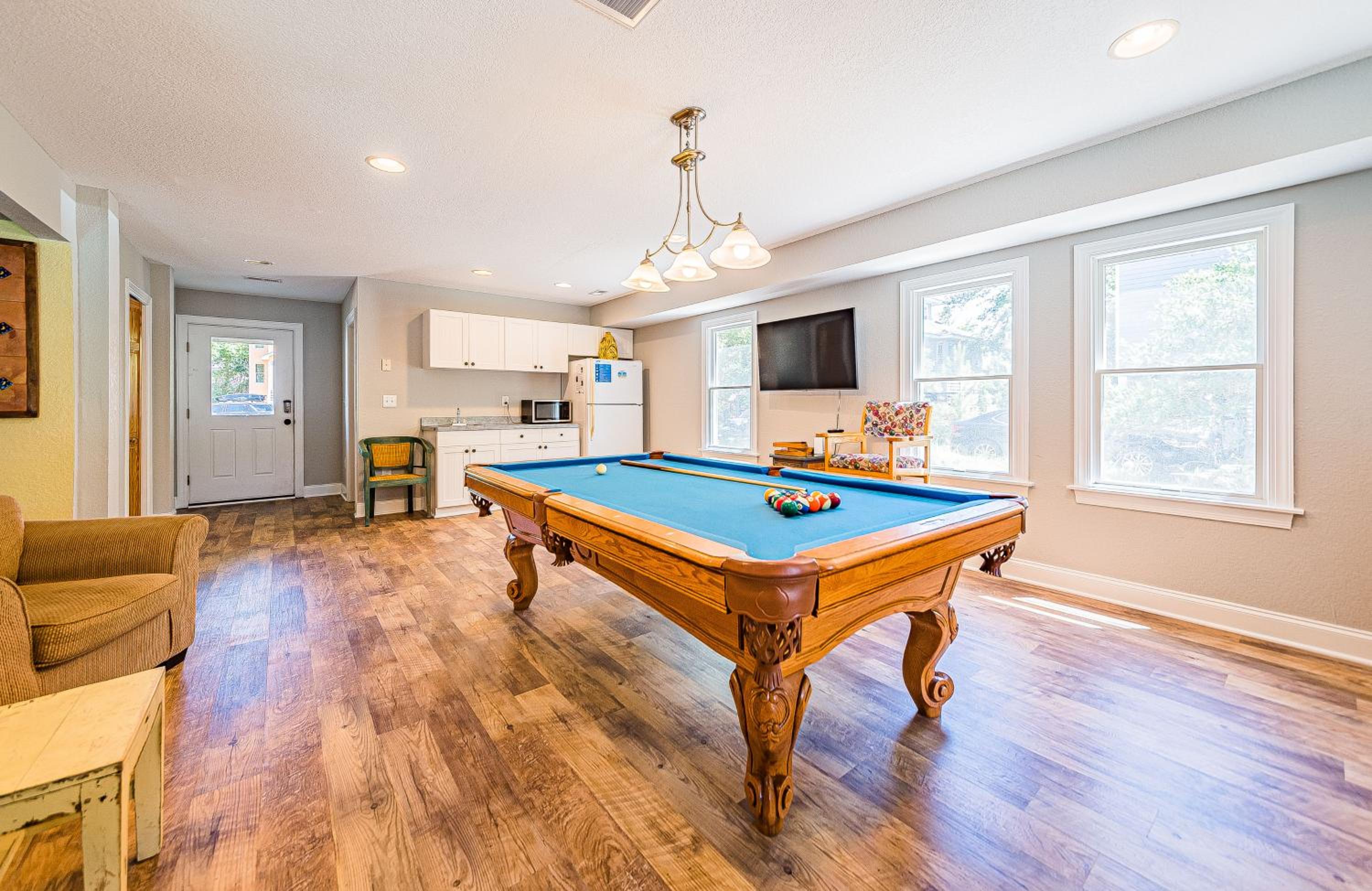 Allora - Corolla, Ocean Sands, 450 Yds to Beach, Pool, Hot Tub, Pool Table, Gas Fireplace, Pets OK