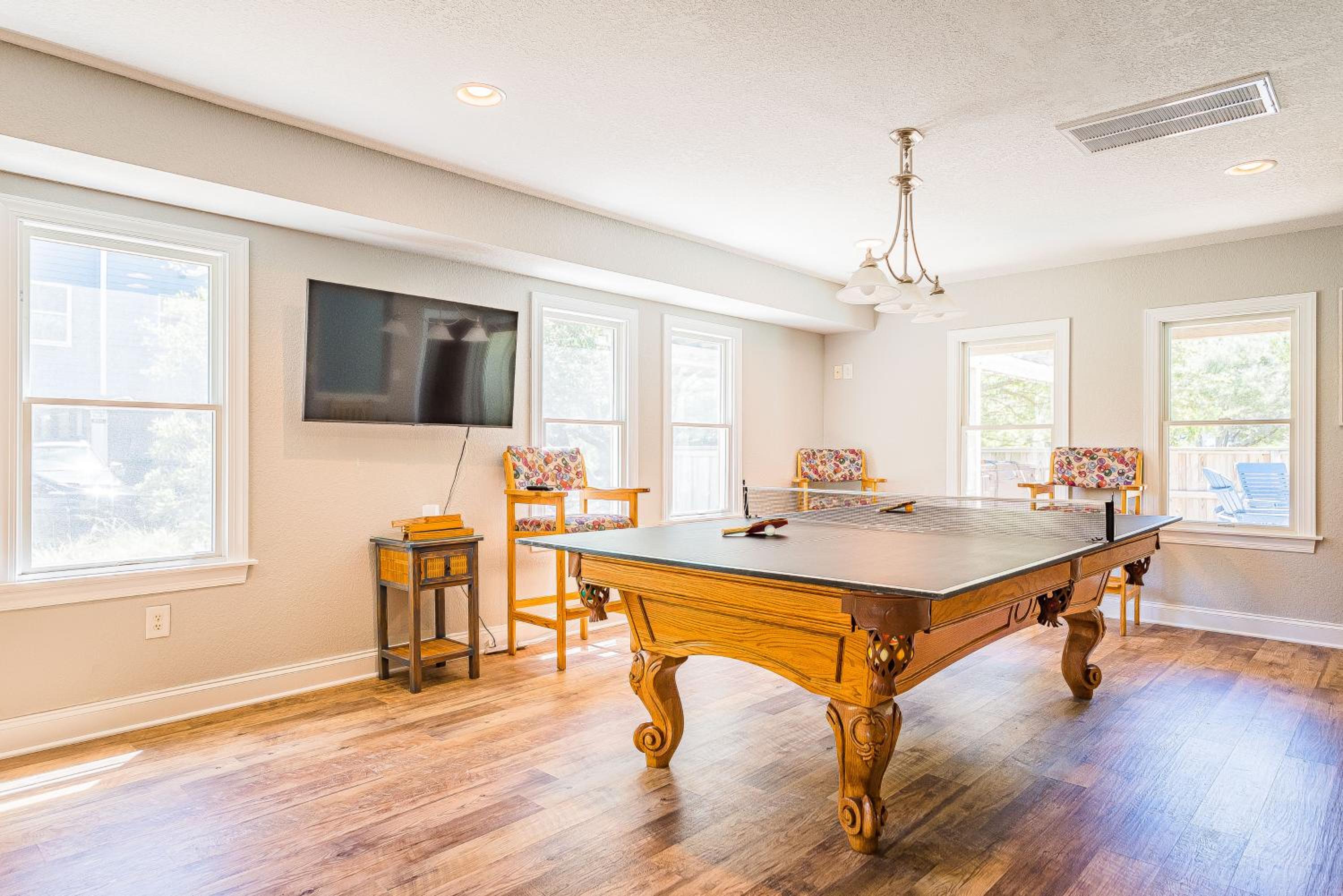 Allora - Corolla, Ocean Sands, 450 Yds to Beach, Pool, Hot Tub, Pool Table, Gas Fireplace, Pets OK