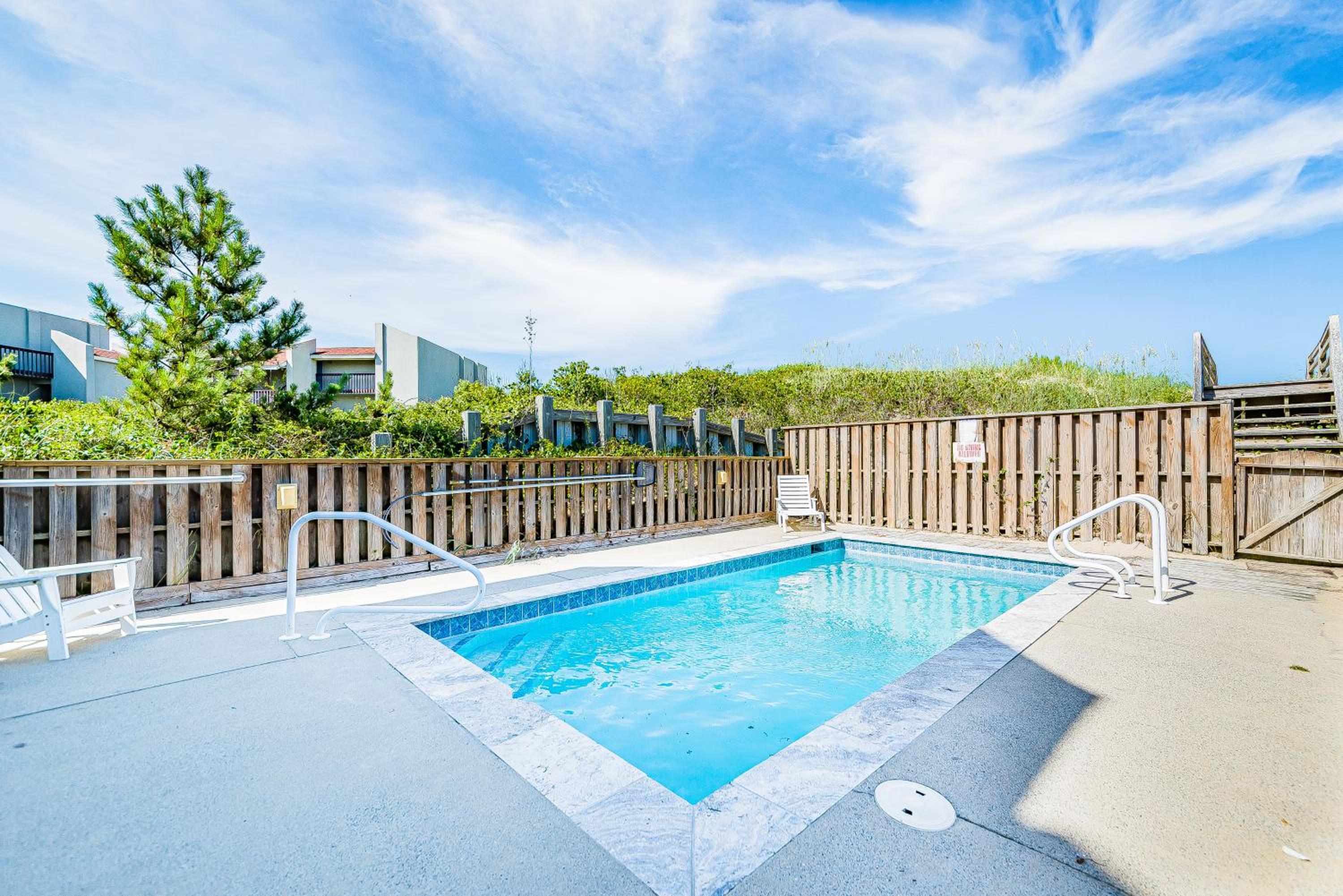 Savannah - Nags Head MP 16, Oceanfront, Direct Beach Access, Pool, Hot Tub, Pool Table