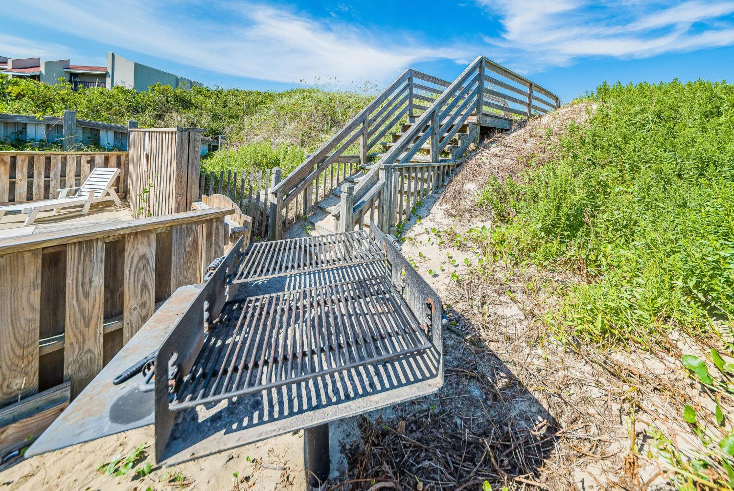 Savannah - Nags Head MP 16, Oceanfront, Direct Beach Access, Pool, Hot Tub, Pool Table