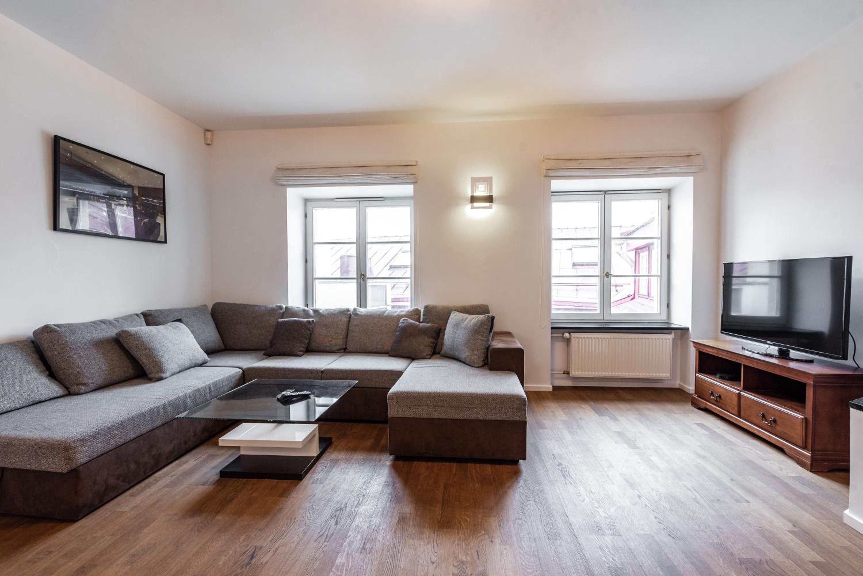 AirHome - Raekoja Plats view 2