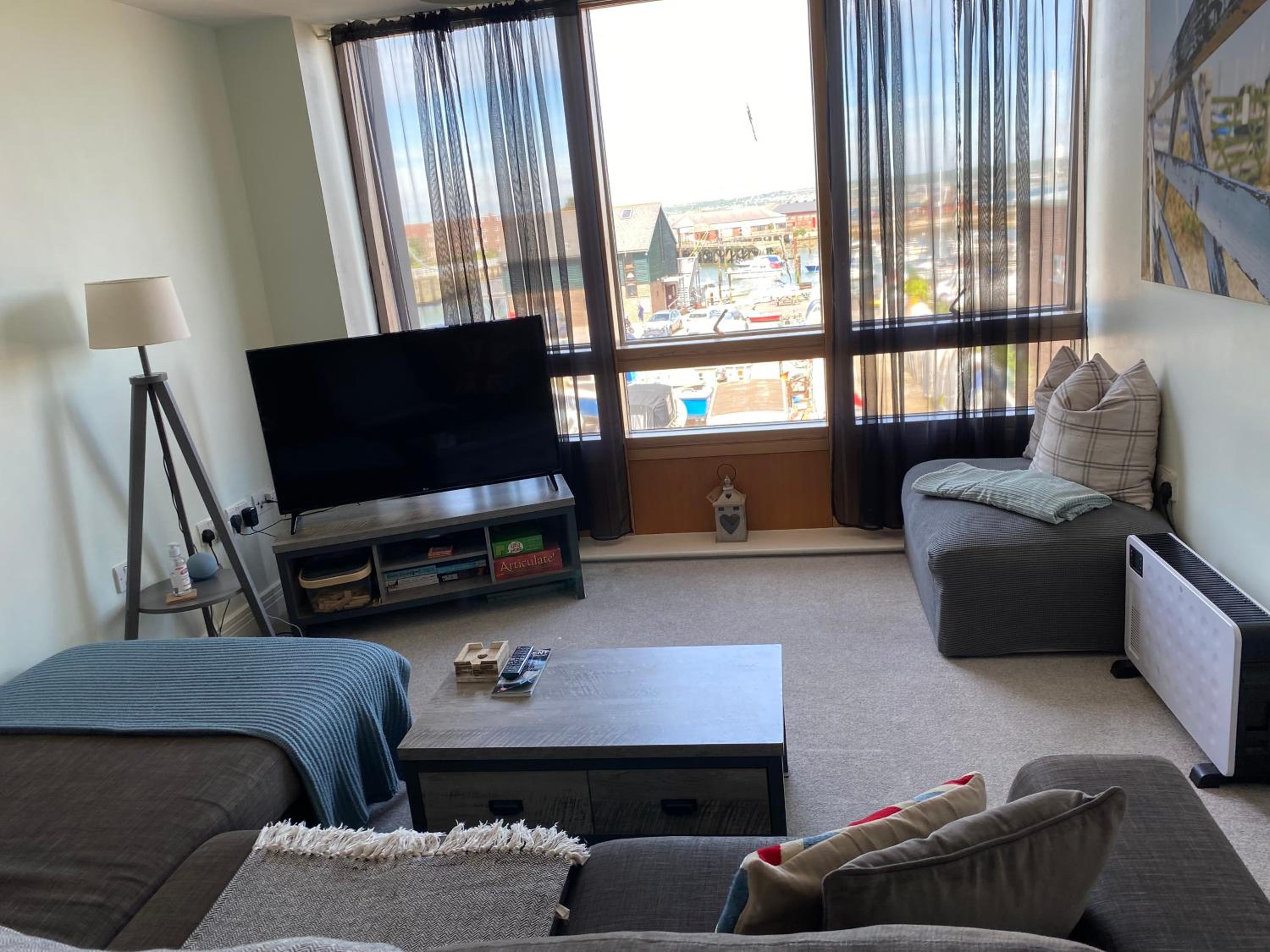 Stunning Marina apartment Gosport Portsmouth view 3