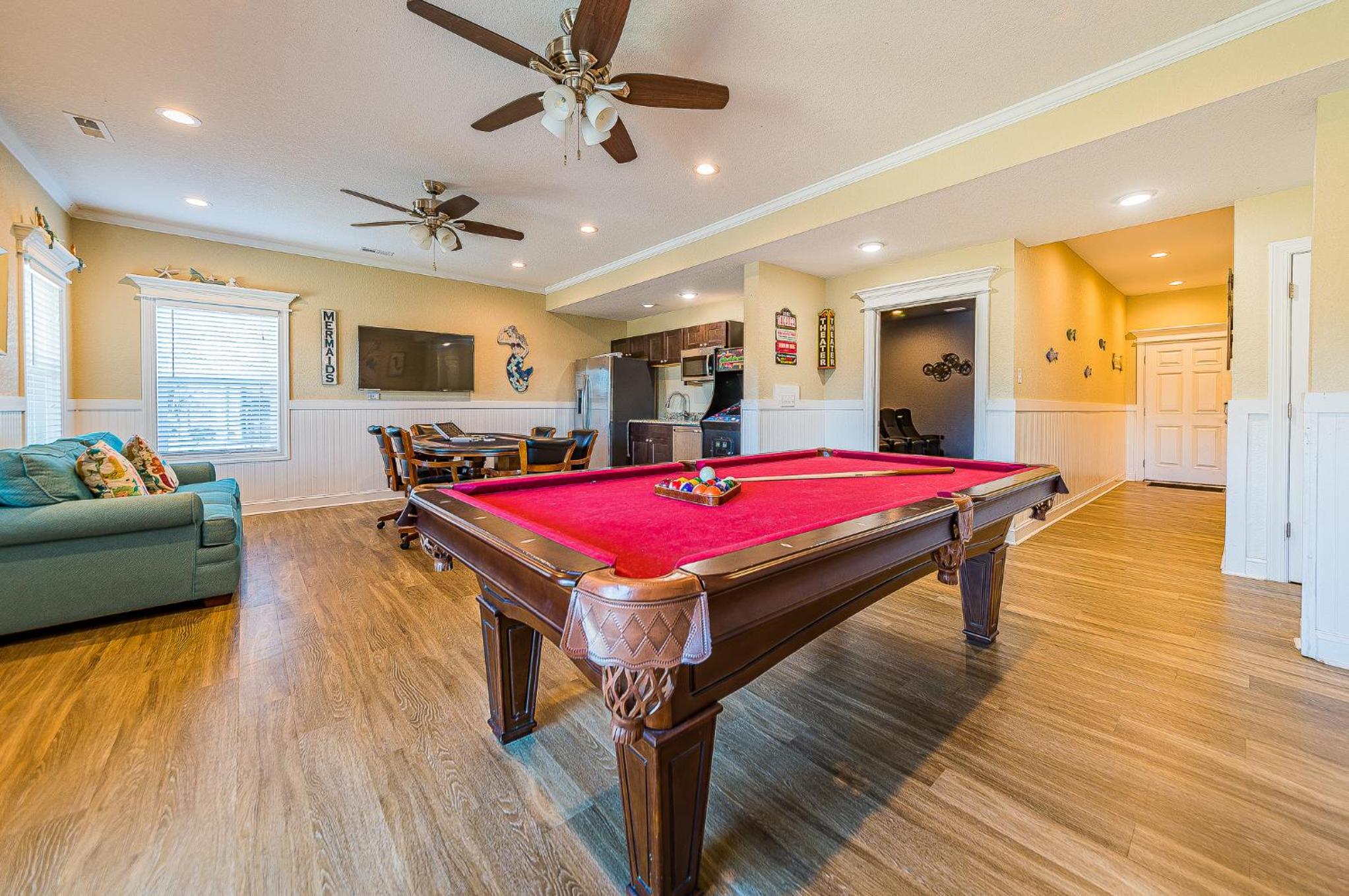 Beach Hive - Corolla, Whalehead, 75 Yds to Beach, Ocean View, Pool, Cabana, Hot Tub, Arcade view 4