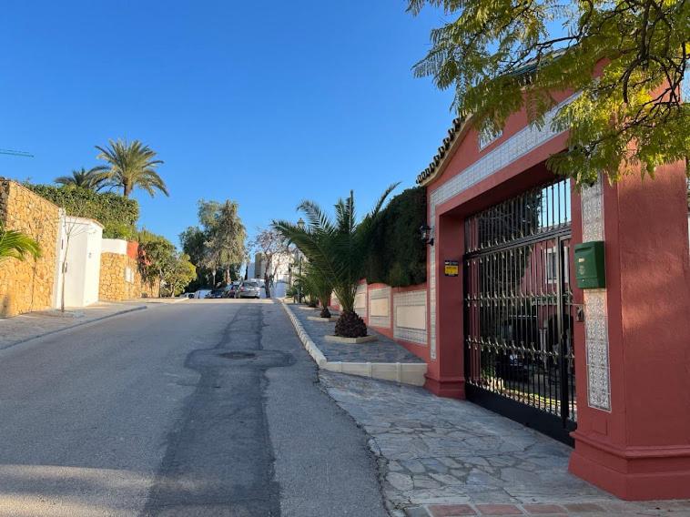 Luxurious Villa 6 Min from Beach with Sea Views