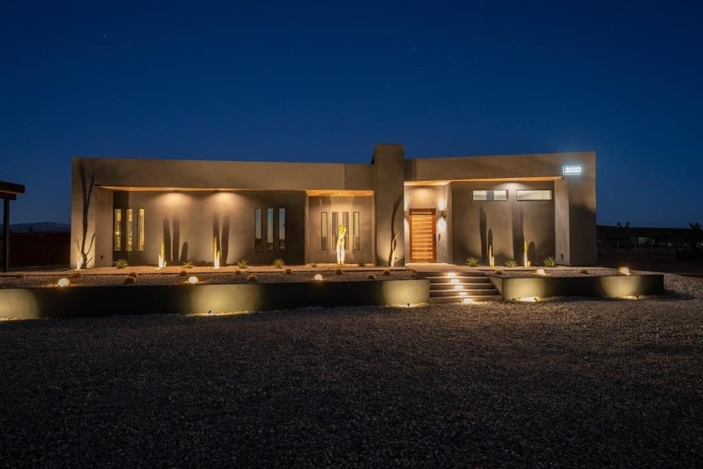 Hotel Black Sky House - Image 1