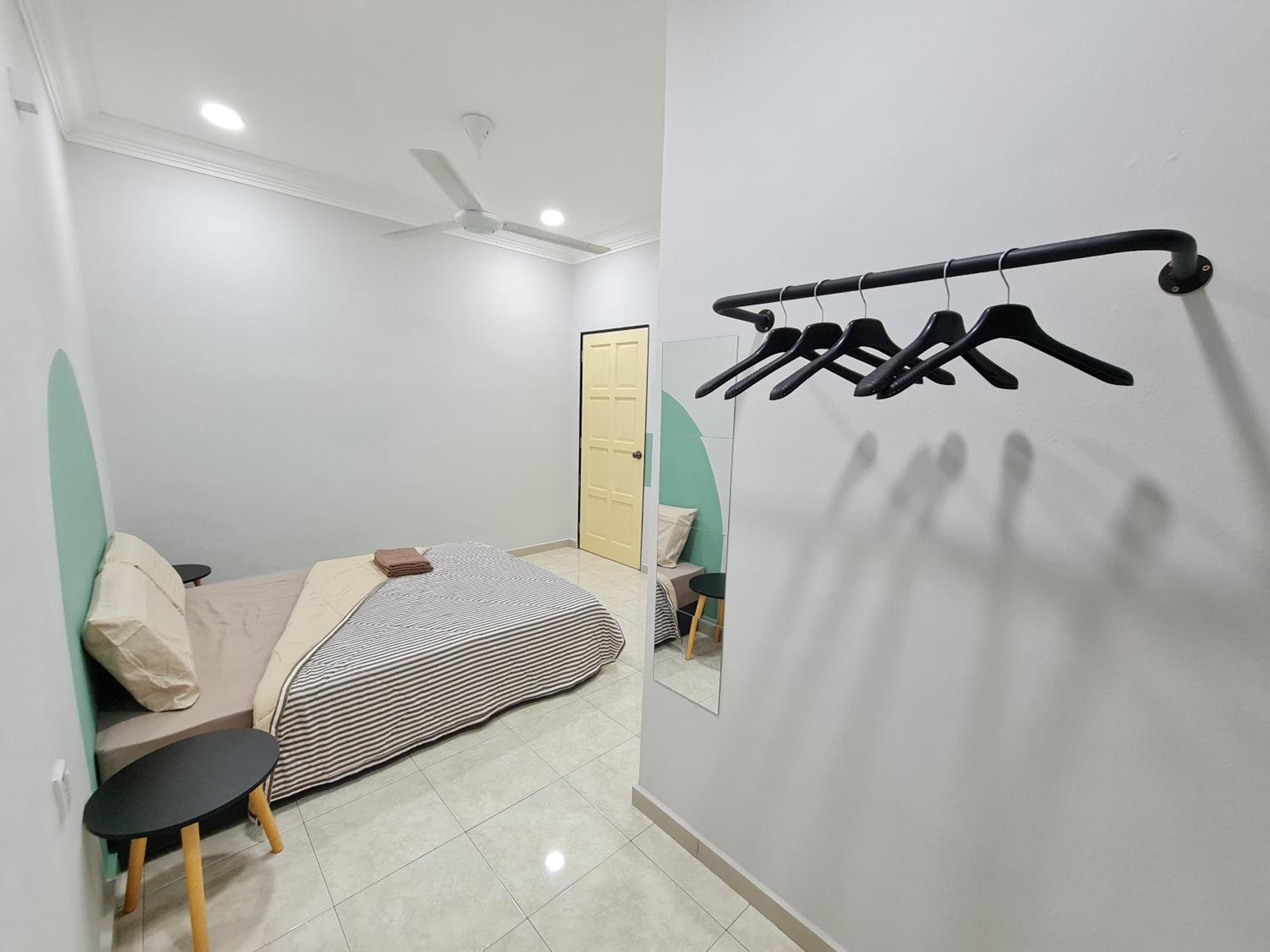 Air-home M9 Simpang near Aulong Econsave, 4BR, 10pax, Netflix photo 7