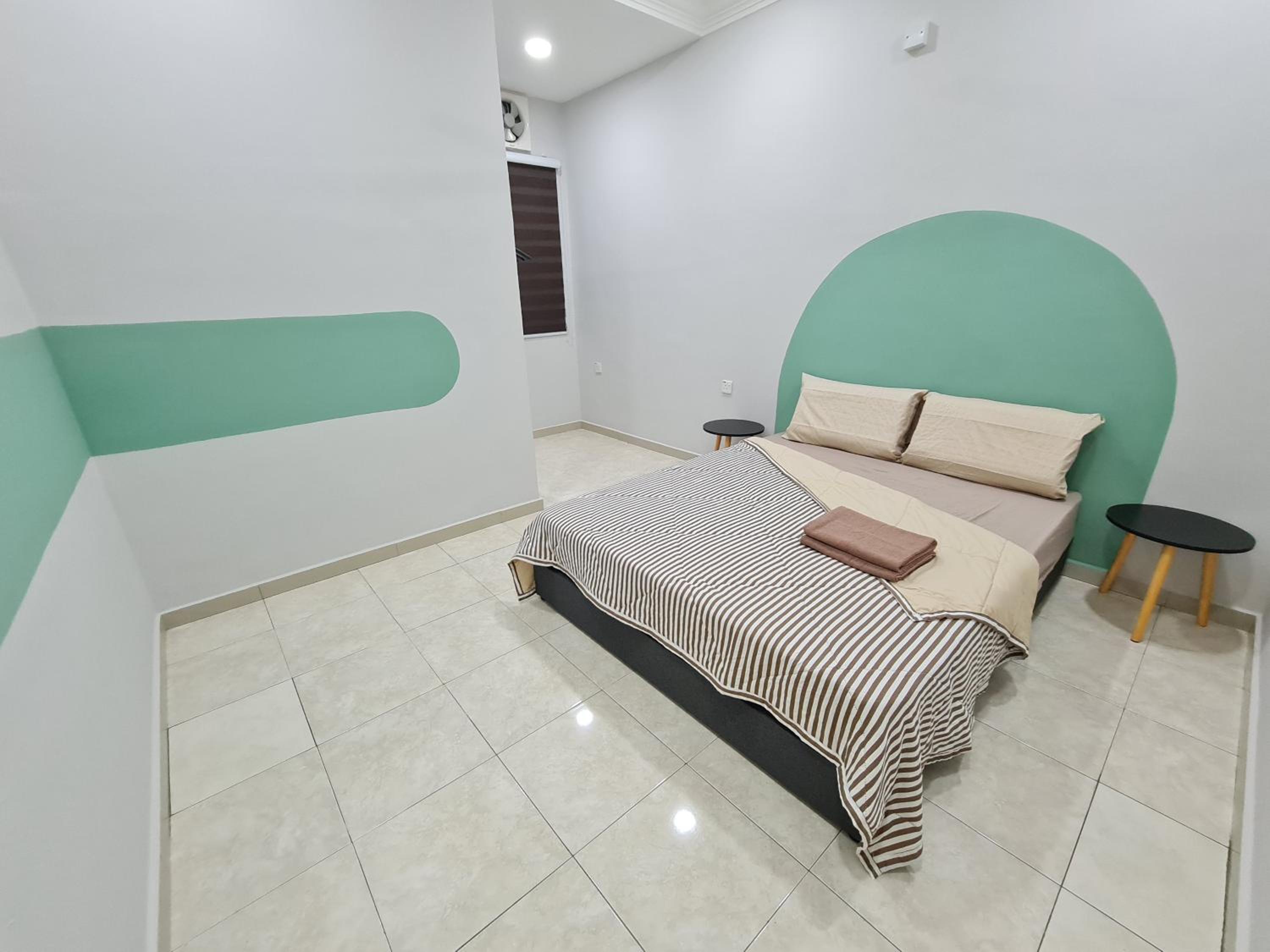 Air-home M9 Simpang near Aulong Econsave, 4BR, 10pax, Netflix photo 6