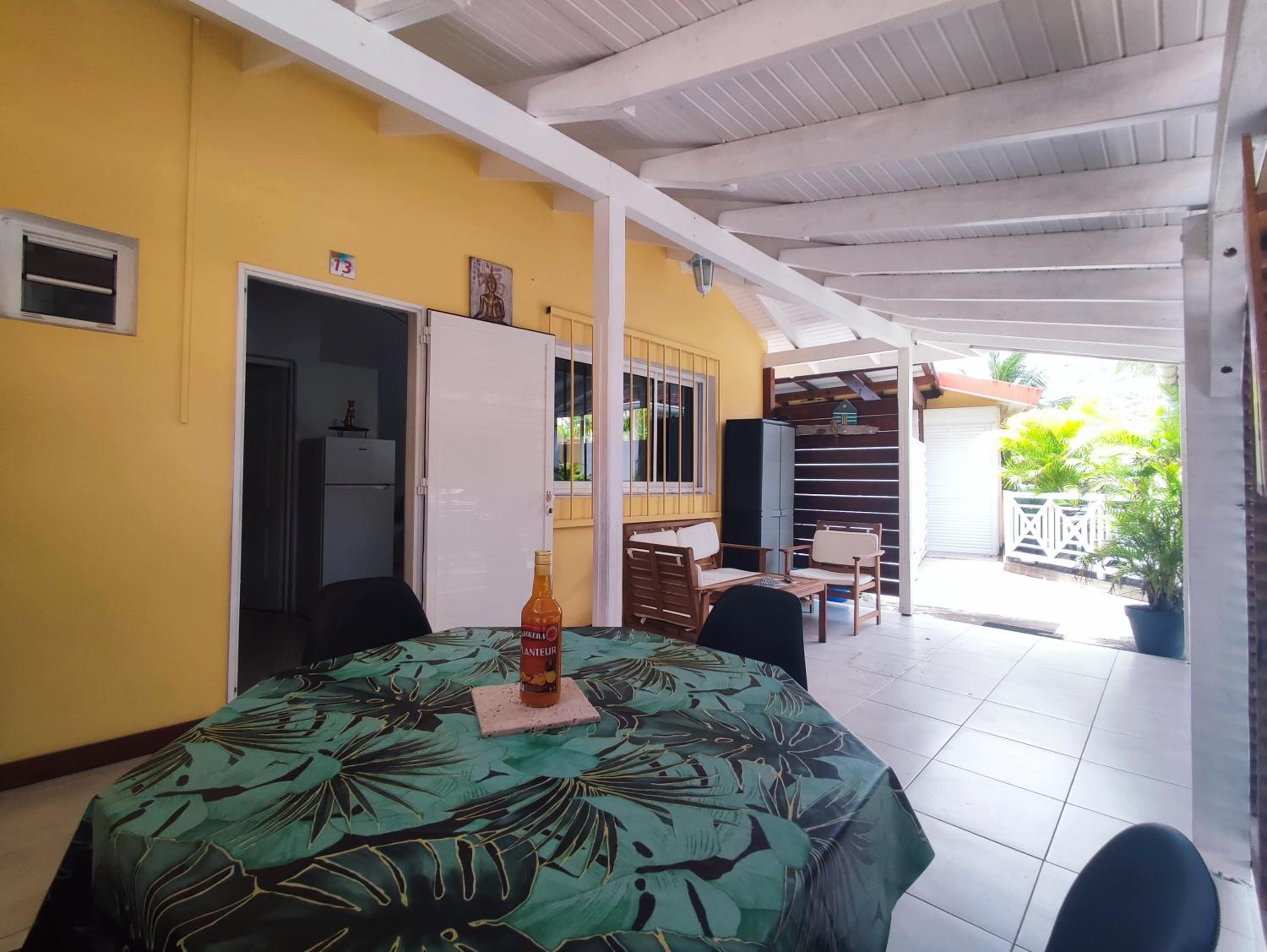 Studio climatisé en résidence avec piscine proche de la mer view 5